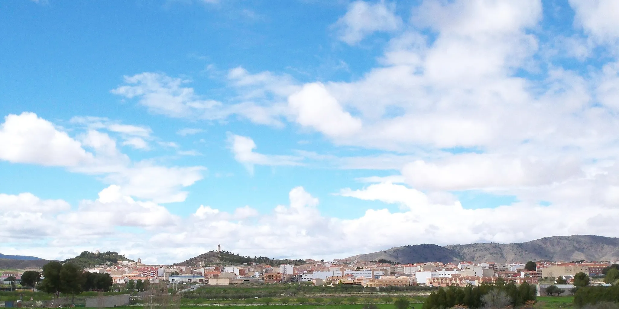 Photo showing: Vista de Tobarra (Albacete - España), desde la Autovía A-30.