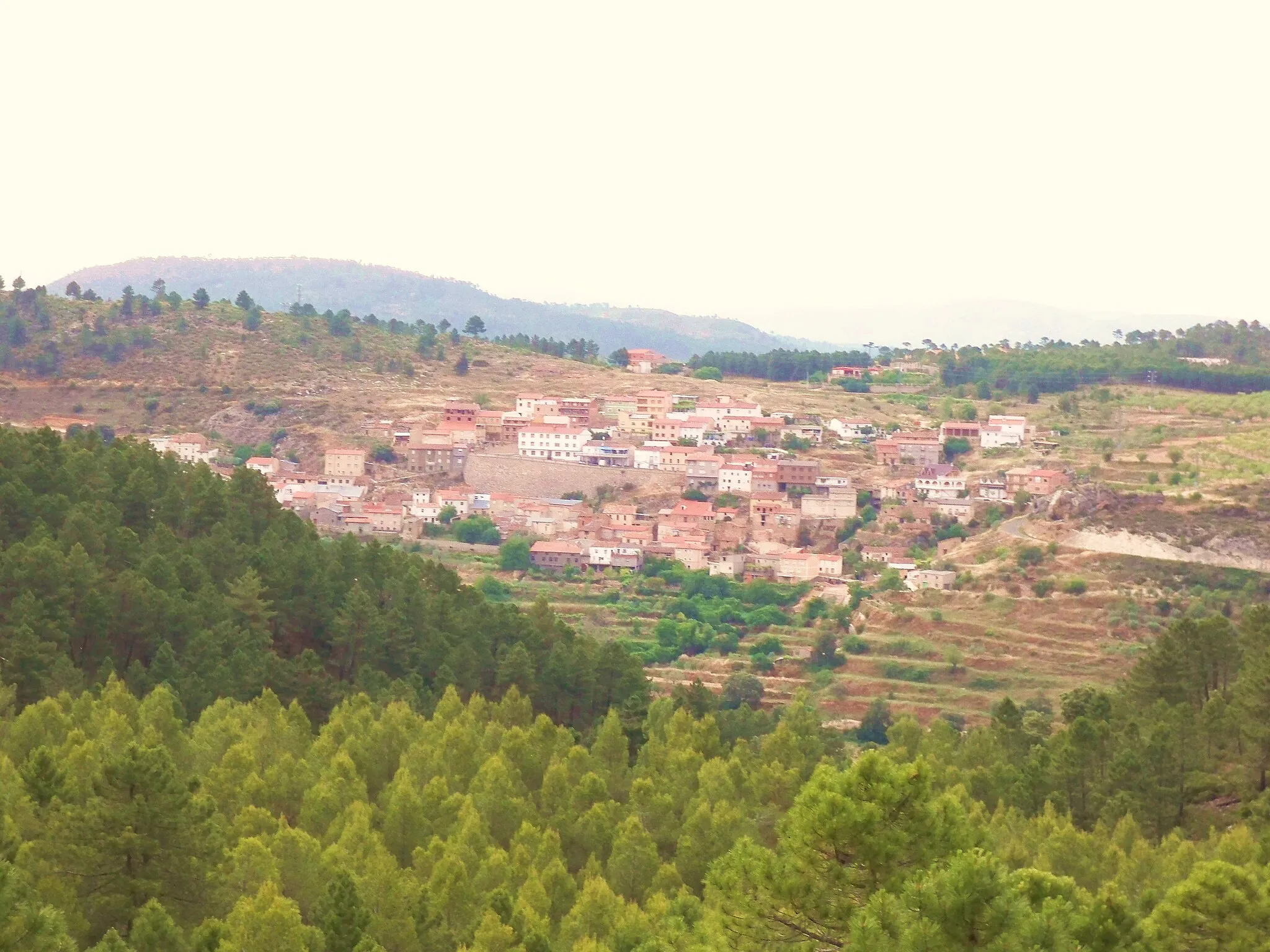 Photo showing: Fotografía de la aldea de El Pardal (Molinicos, Albacete) desde el Monte de El Molejón.