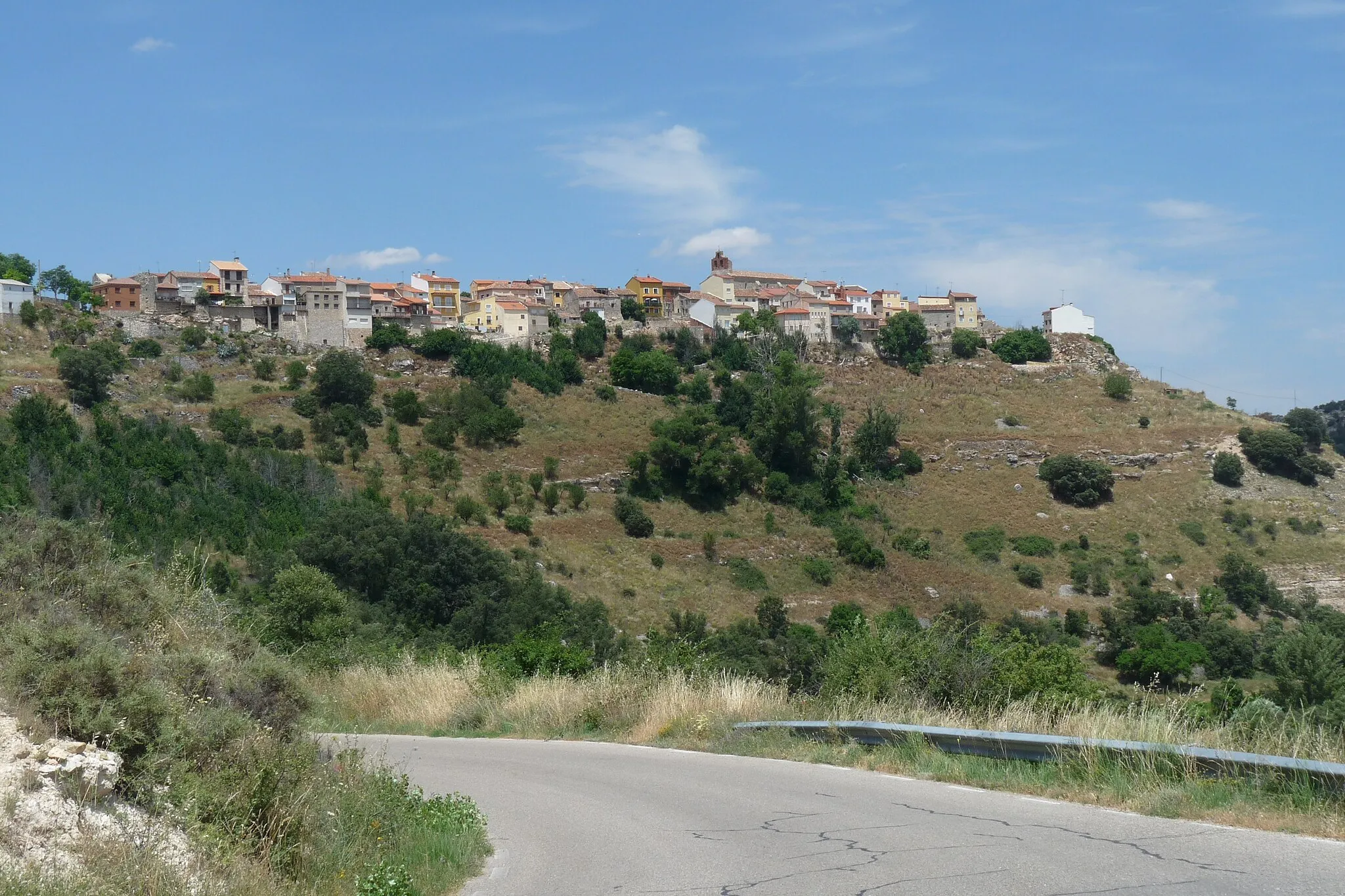 Photo showing: Vista de Fuentes de la Alcarria desde el suroeste.