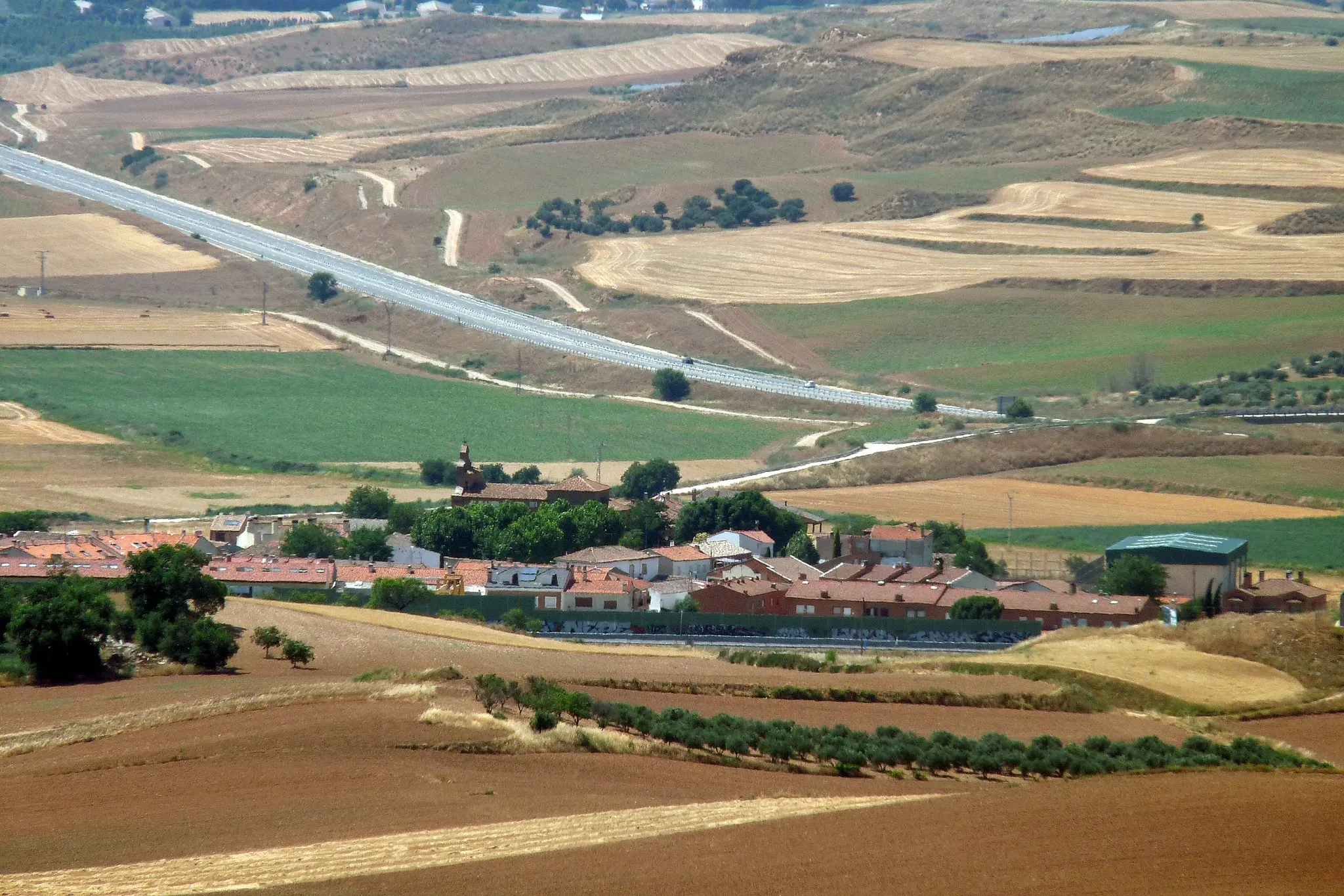 Photo showing: Vista de Taracena desde el este. Desde la carretera GU-905.