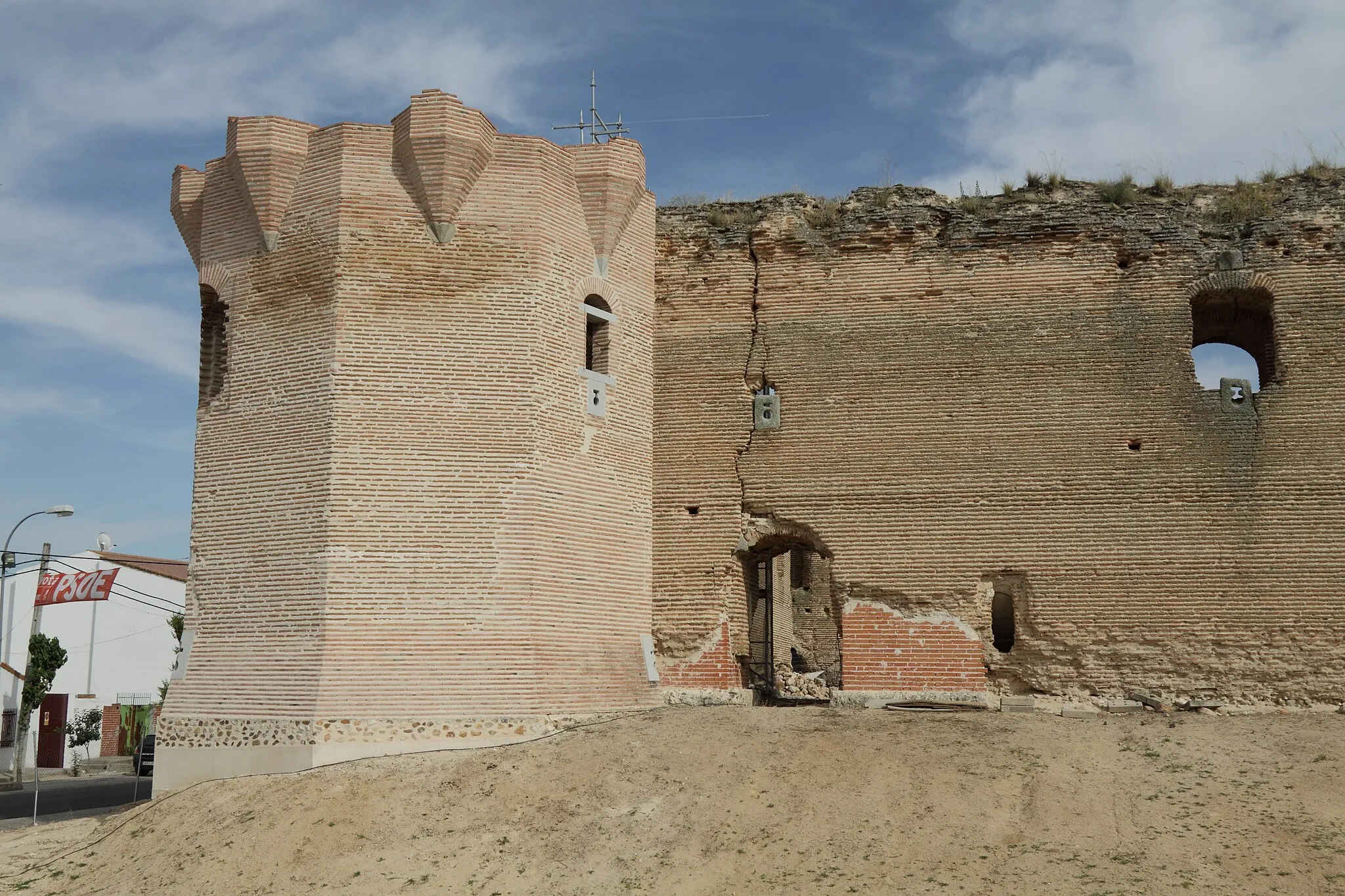 Photo showing: Casarrubios del Monte, 14th century castle. Province of Toledo (Spain).