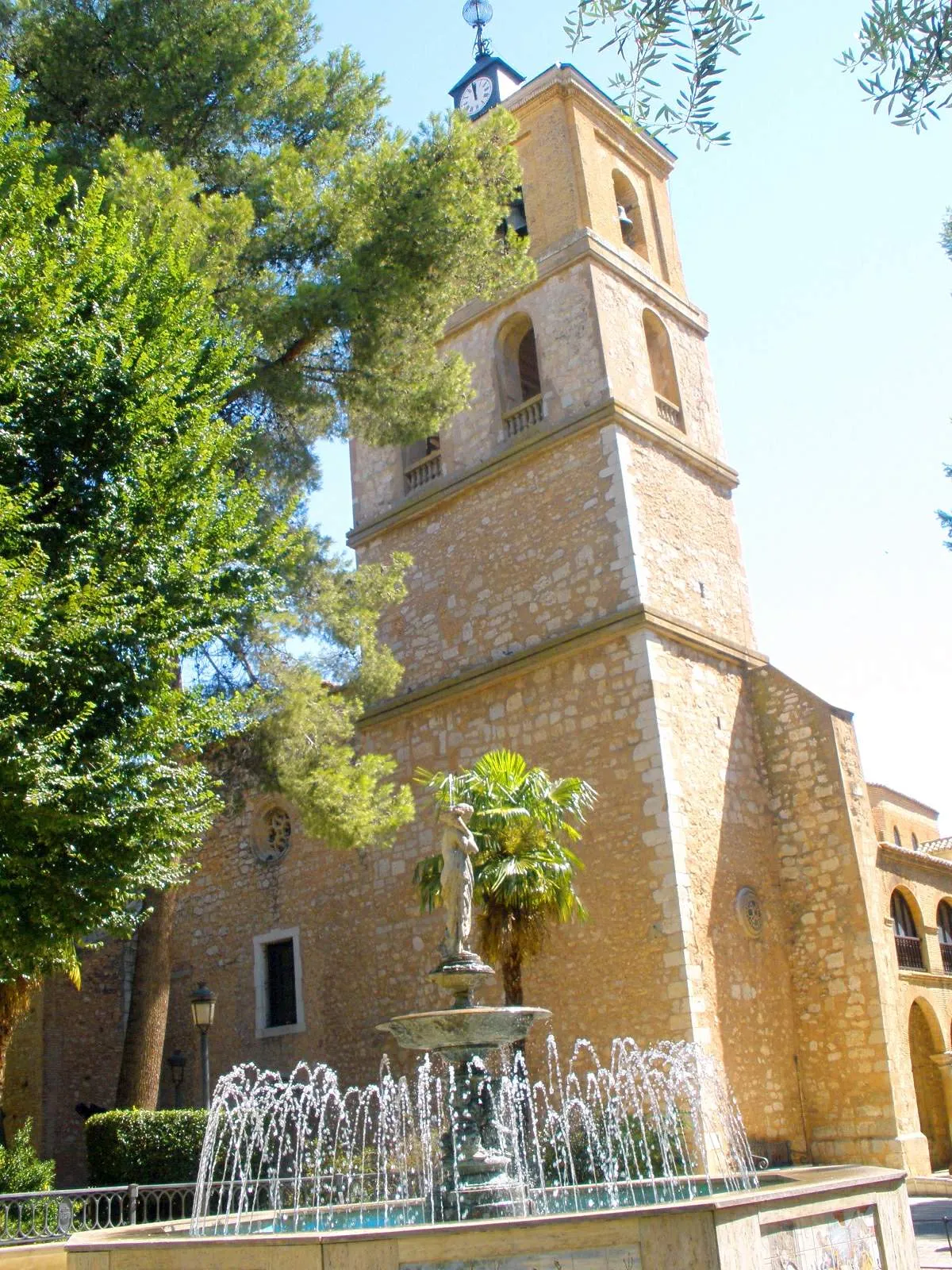Photo showing: Iglesia de Santa María la Mayor y Fuente de la Fortuna (Daimiel, Ciudad Real)