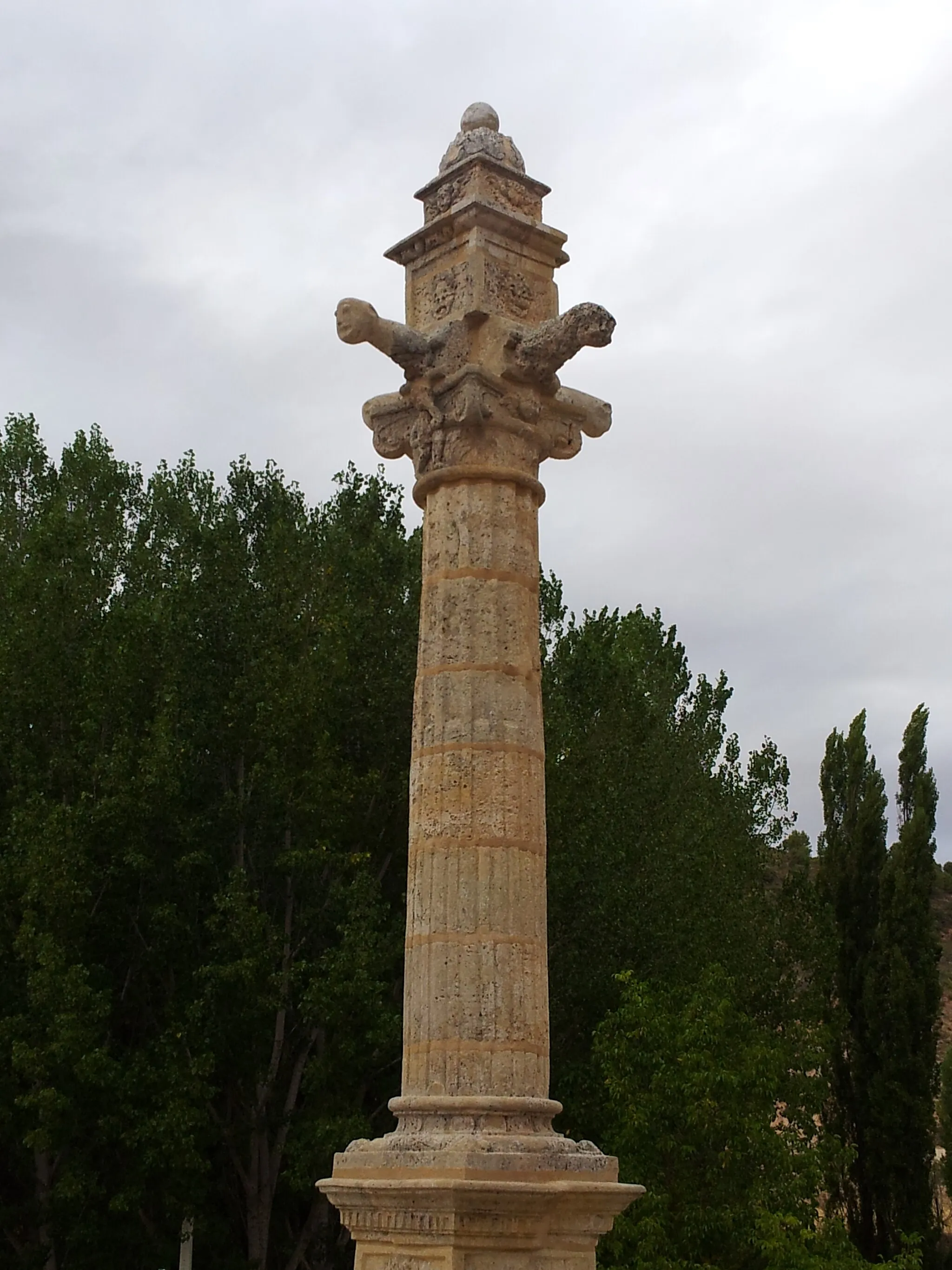 Photo showing: Rollo-picota de Moratilla de los Meleros