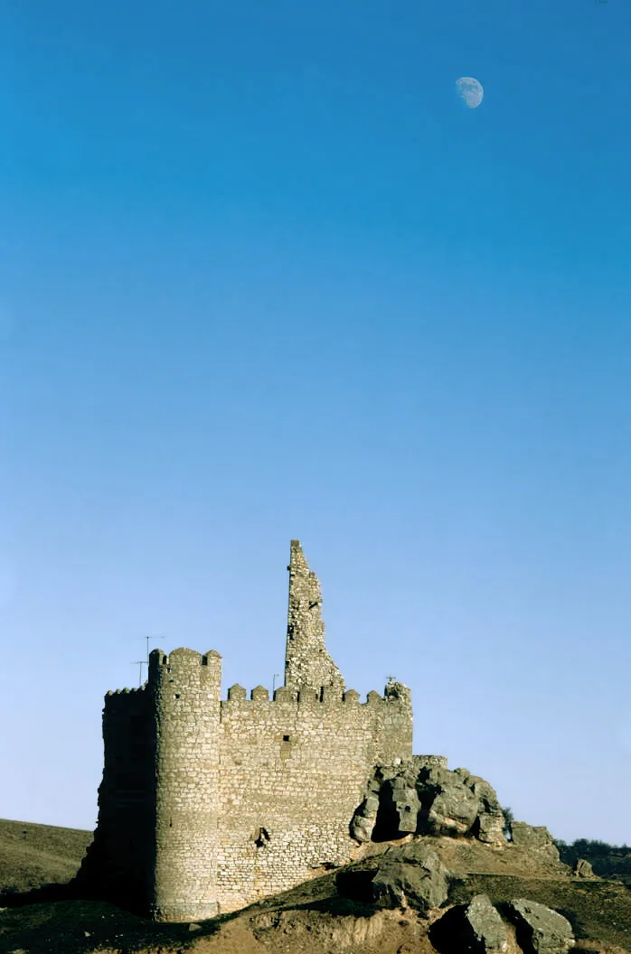 Photo showing: Castle of Embid. Guadalajara, Castile-La Mancha, Spain
Compare with recent photos: the keep has been "rebuilt" (invented) for the most part