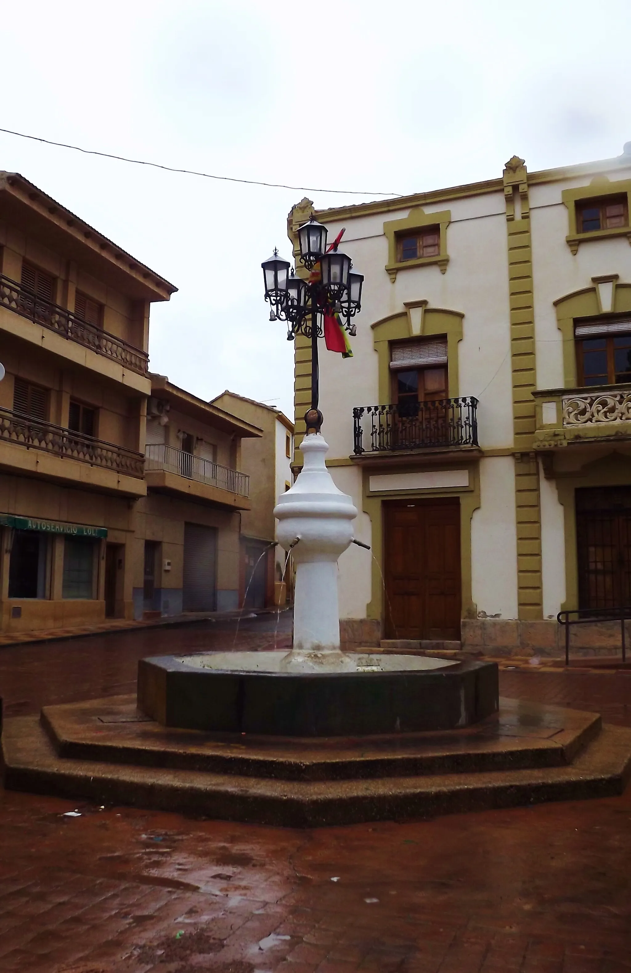 Photo showing: Fuente en la plaza del Ayuntamiento