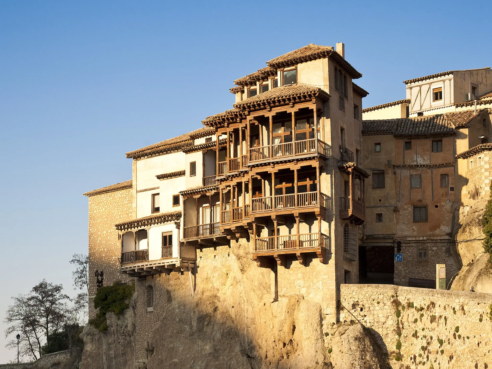 Photo showing: Vista de las famosas Casas Colgadas de Cuenca (Castilla-La Mancha, España).