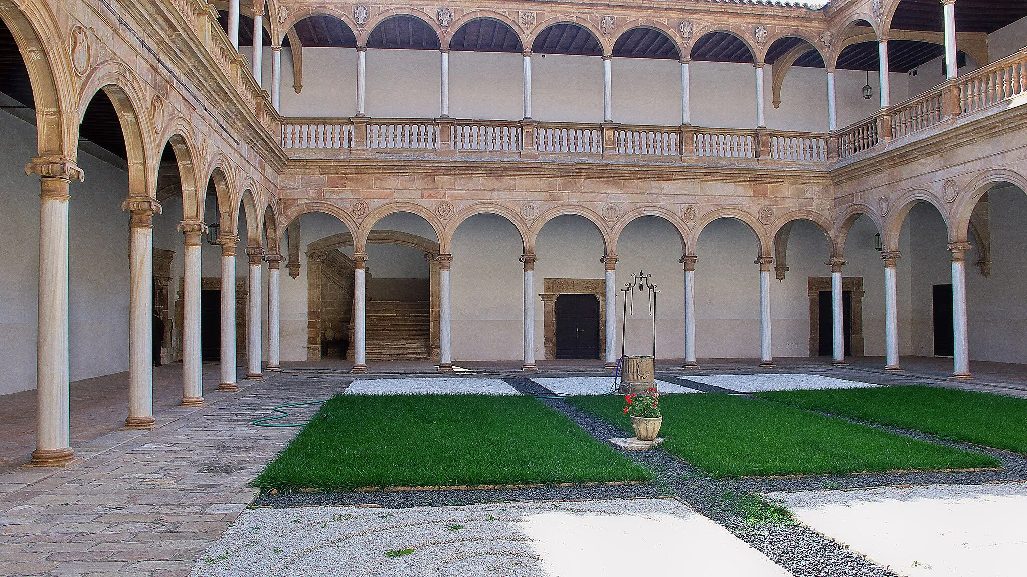 Photo showing: Enrique Egas el Mozo, hijo y sobrino de los famosos Egas, formado por Alonso de Covarrubias, aporta a la Orden de Calatrava uno de los grandes claustros renacentistas de España (1548).