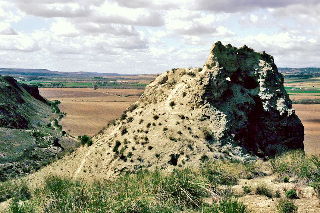 Photo showing: Remains of Alboer Castle on the left bank of Tagus River. Villamanrique de Tajo, Madrid, Spain