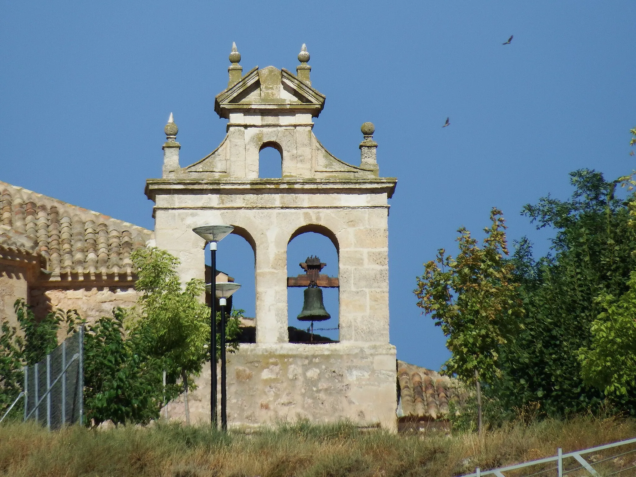 Photo showing: El Cañavate, espadaña de la ermita de a  Virgen Trascastillo.