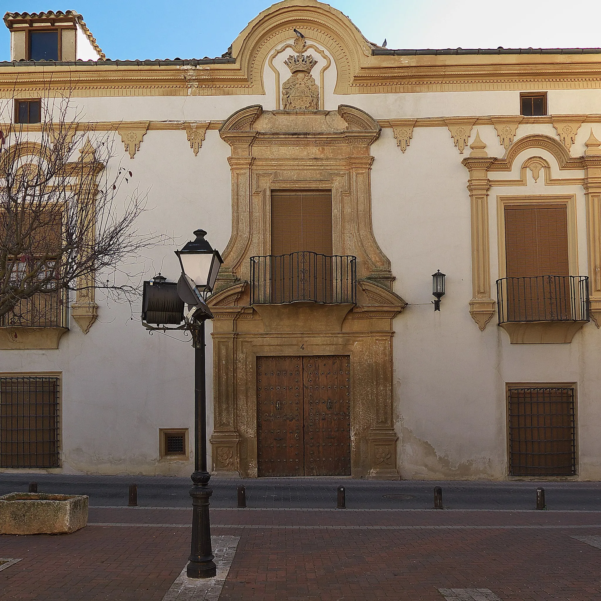 Photo showing: Portada principal del palacio (1722)