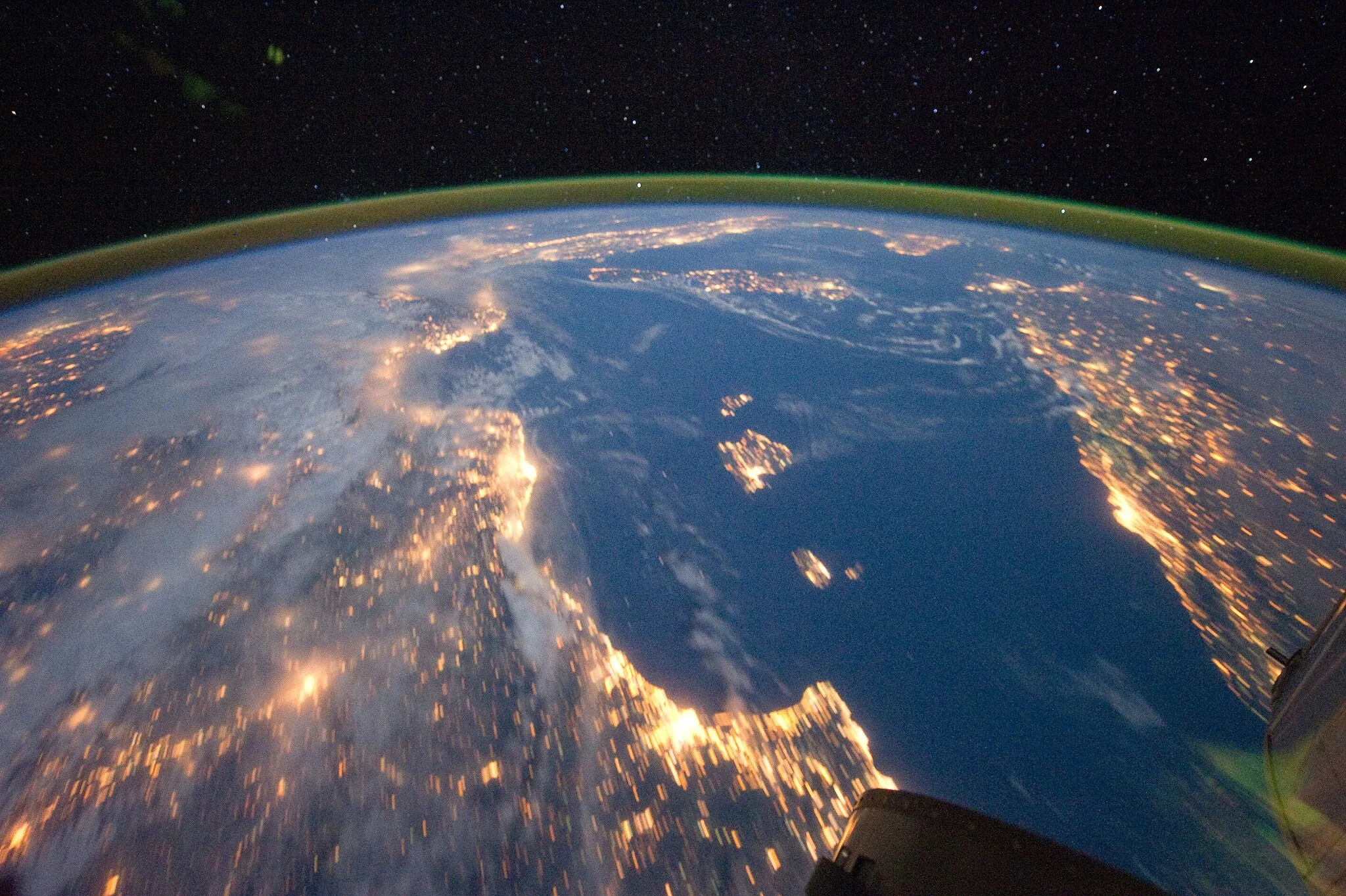 Photo showing: View of Earth taken during ISS Expedition 29.
