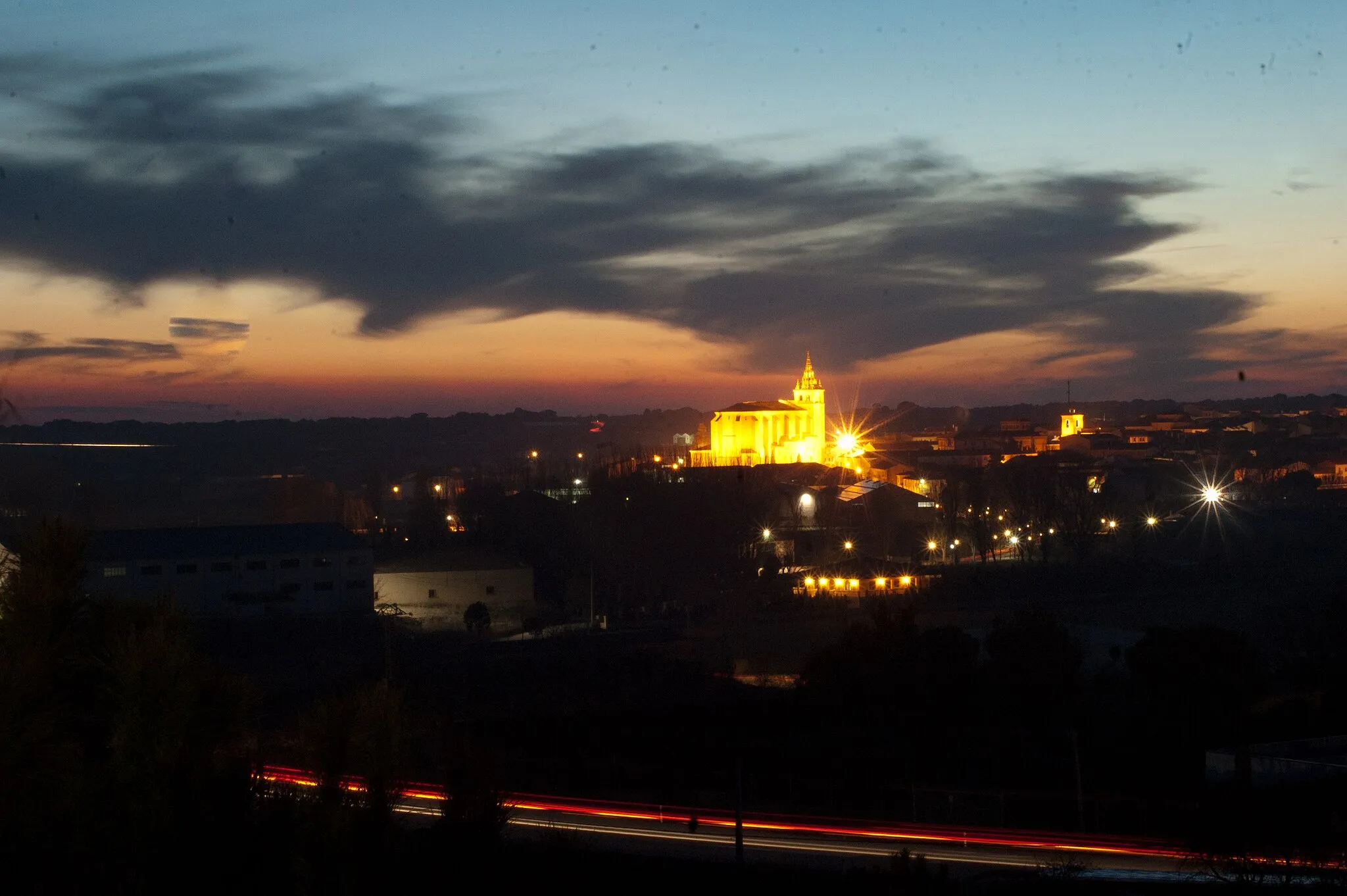 Photo showing: Night picture of Villanueva de la Jara, Castille.