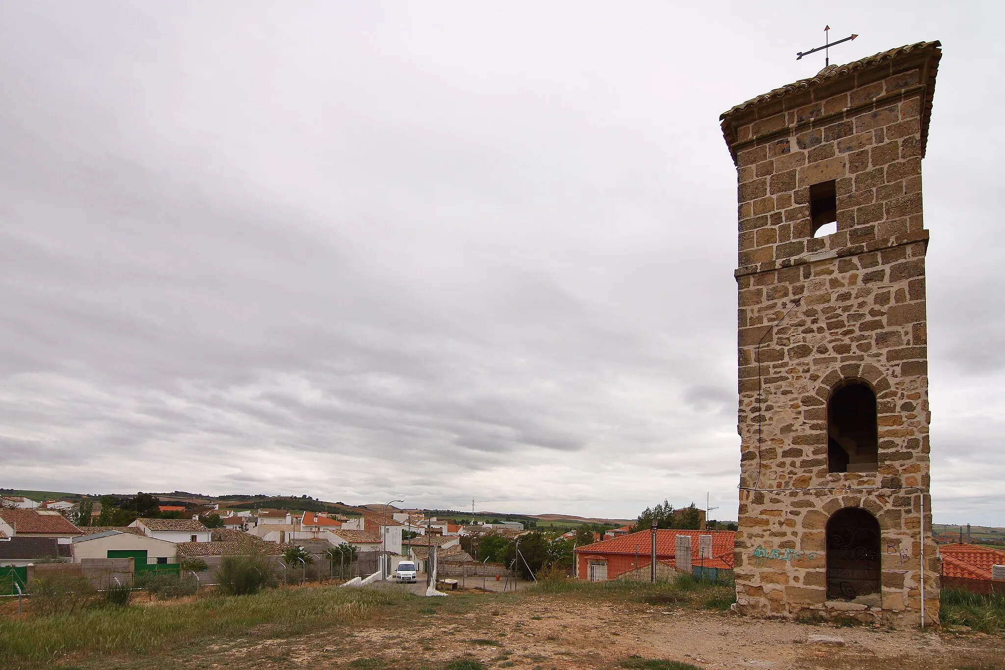 Photo showing: Cervera del Llano, población y Ermita de San Tiburcio