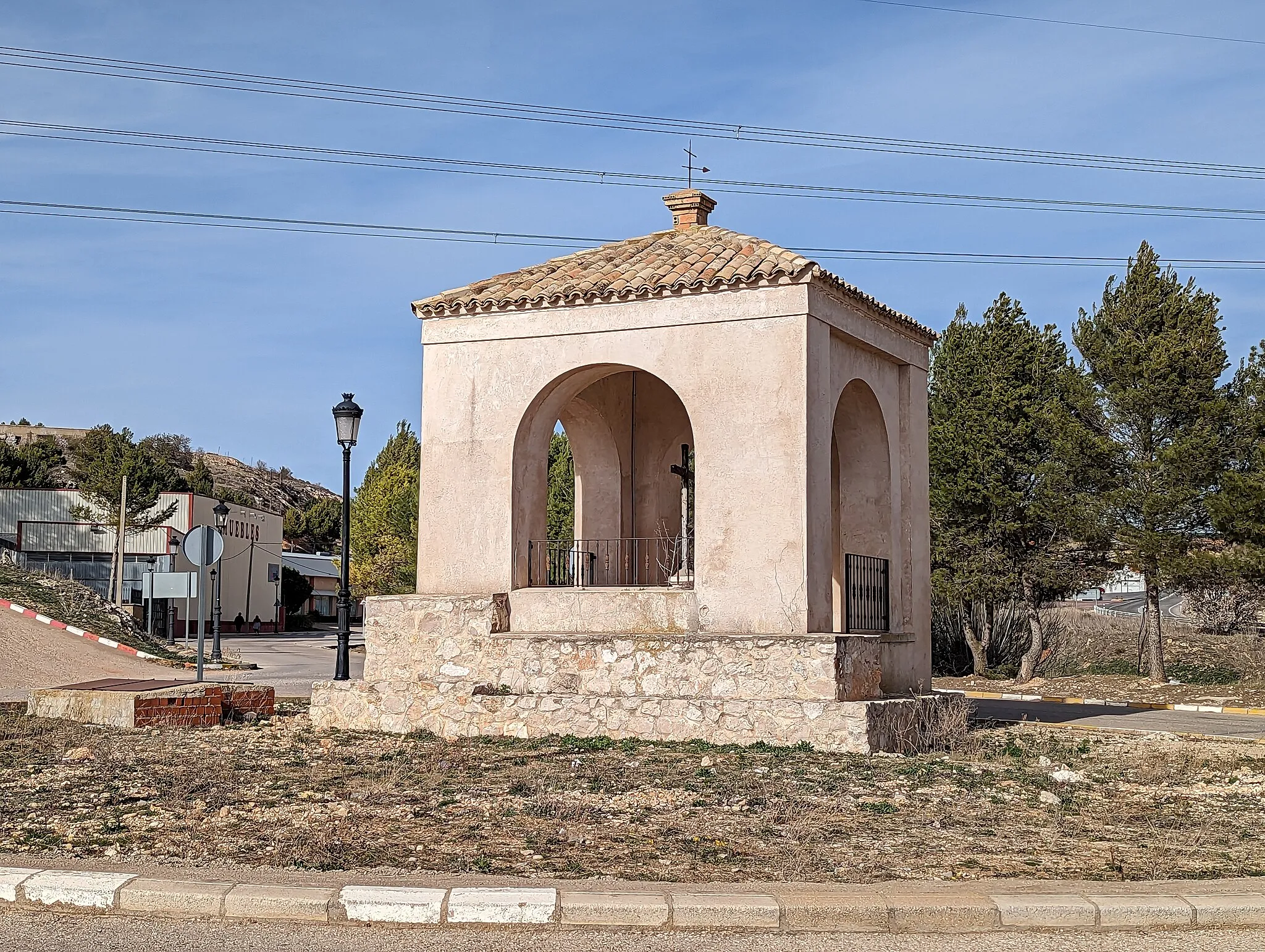 Photo showing: Humilladero de la Cruz Cerrada, en San Lorenzo de la Parrilla (Cuenca, España).