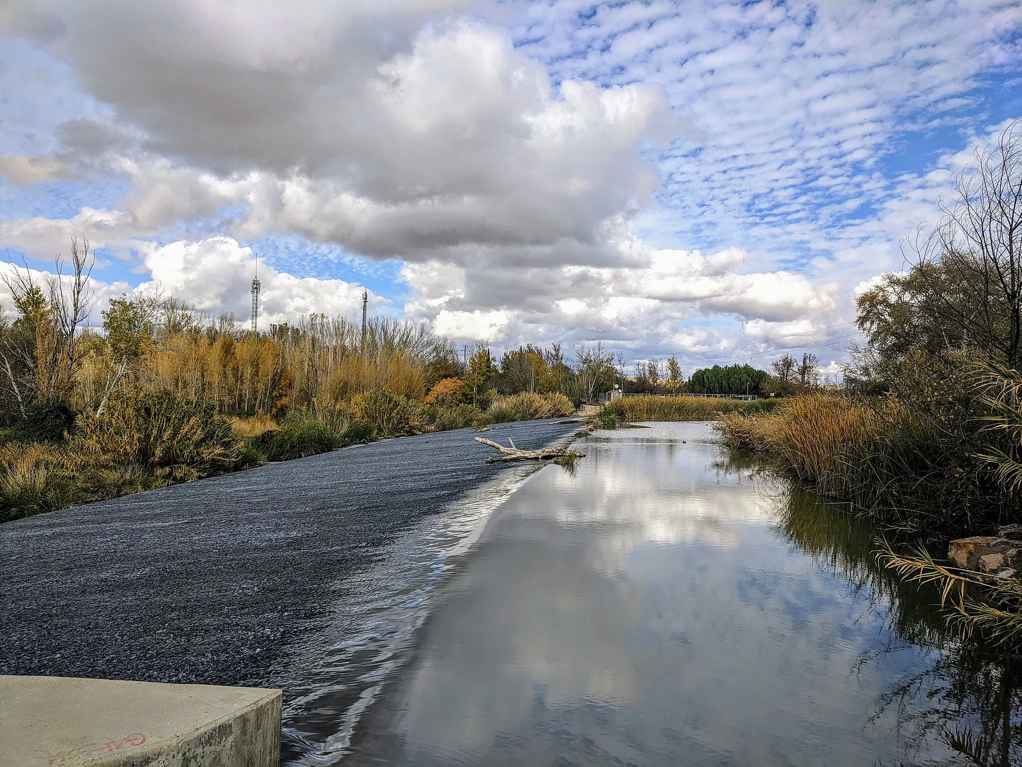 Photo showing: Presa del Embocador, sobre el río Tajo, en Aranjuez (Madrid, España).