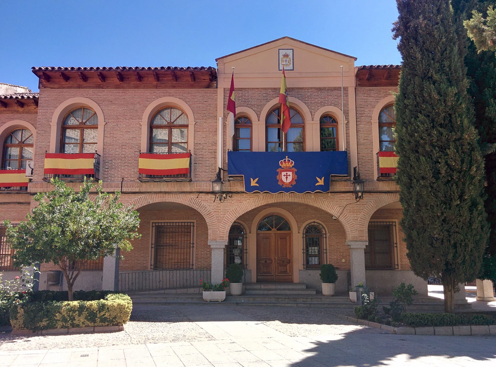 Photo showing: Casa consistorial de La Puebla de Almoradiel (Toledo, España).