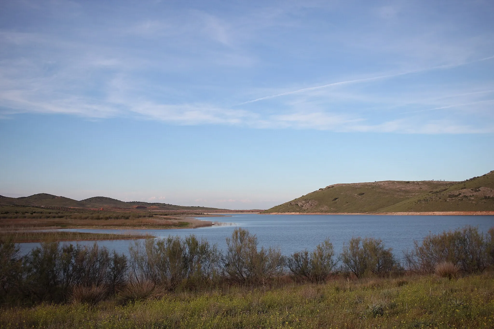 Photo showing: Vista de parte del embalse