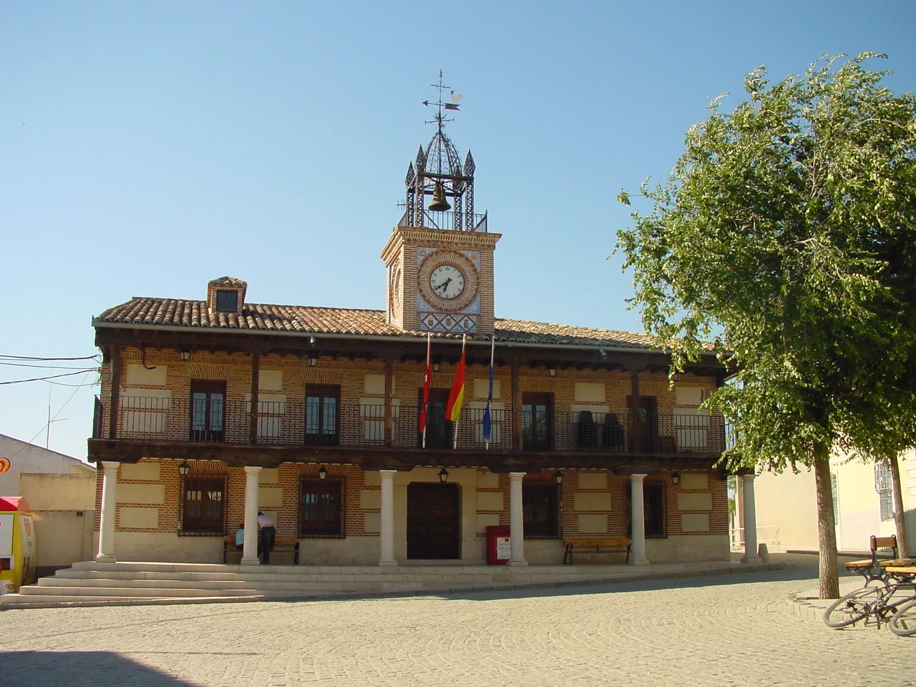 Photo showing: Ayuntamiento de Casarrubuelos.