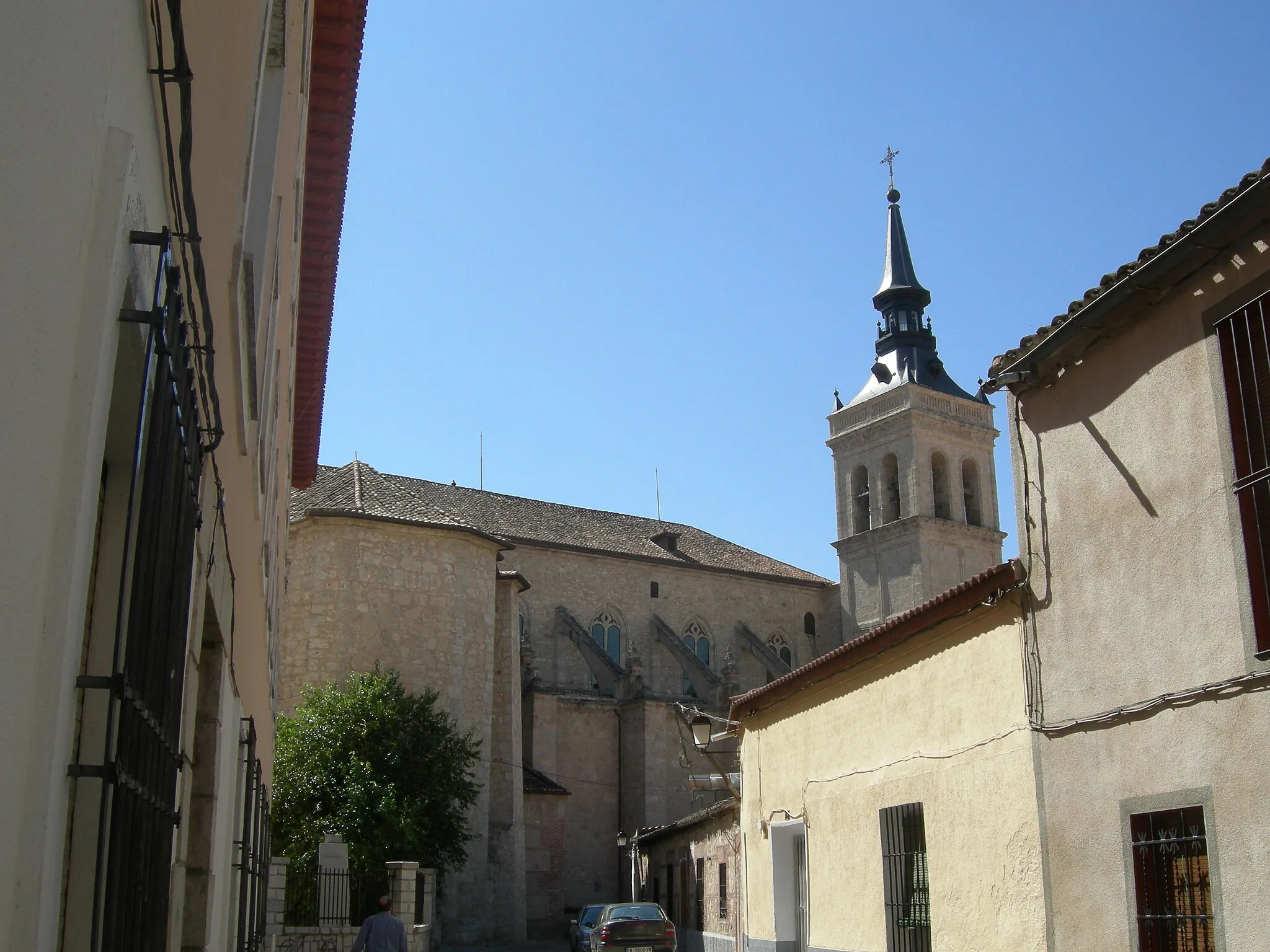 Photo showing: Vista de la Colegiata desde el Callejón de los Ingenios