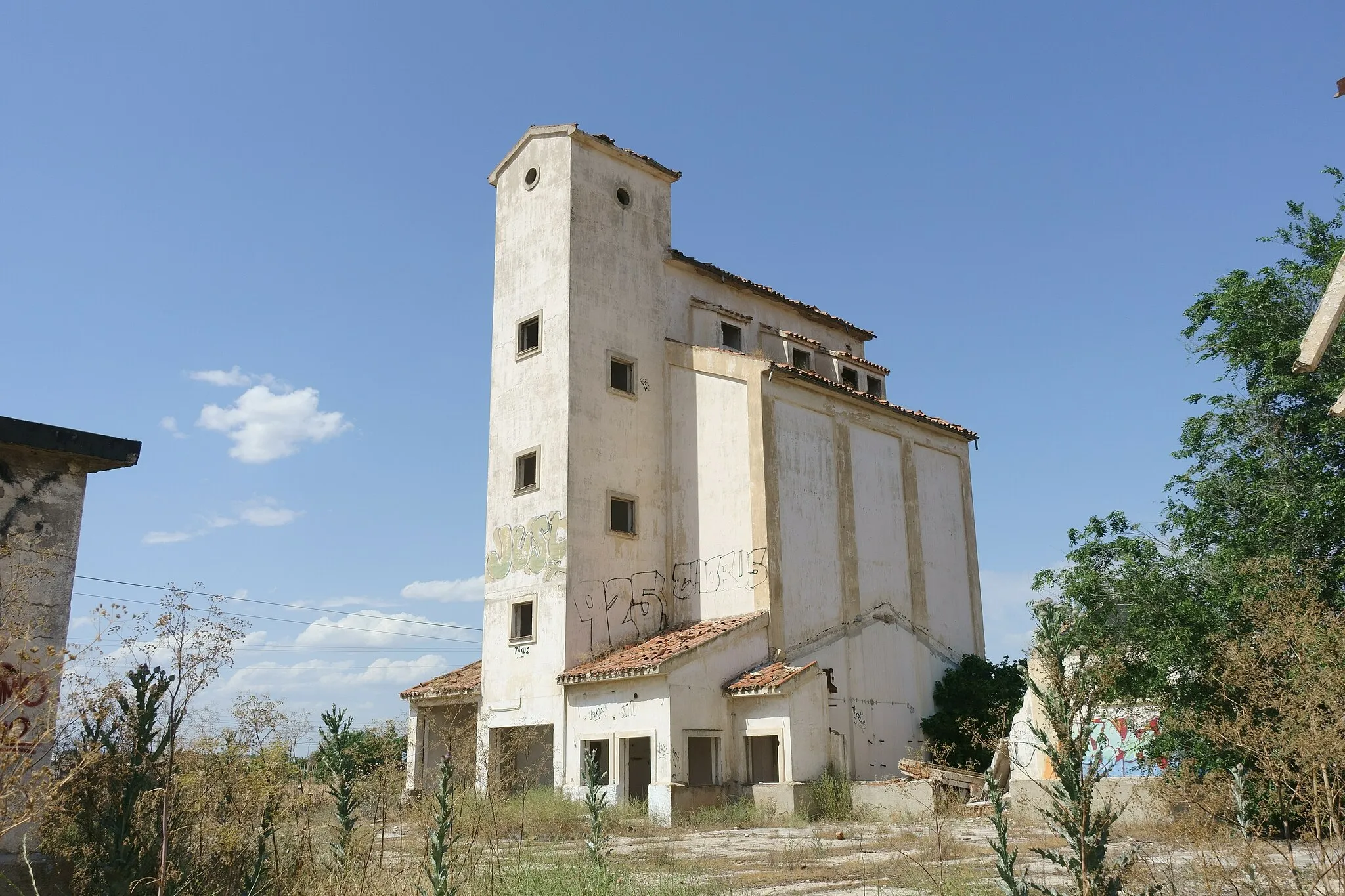 Photo showing: Silo perteneciente a la Red Nacional de Silos y Graneros, en Pantoja (Toledo, España).