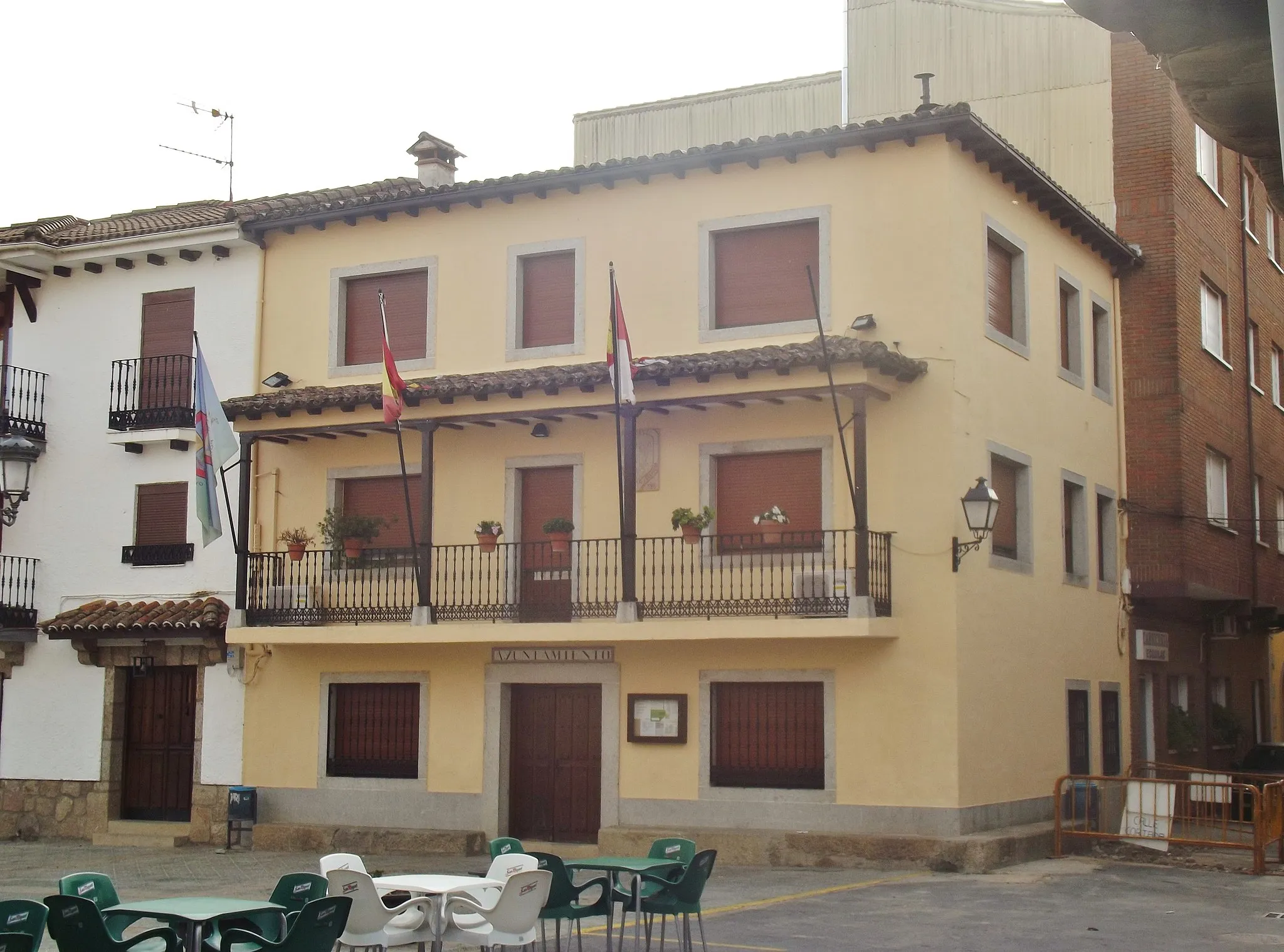 Photo showing: Casa consistorial de Poyales del Hoyo.
