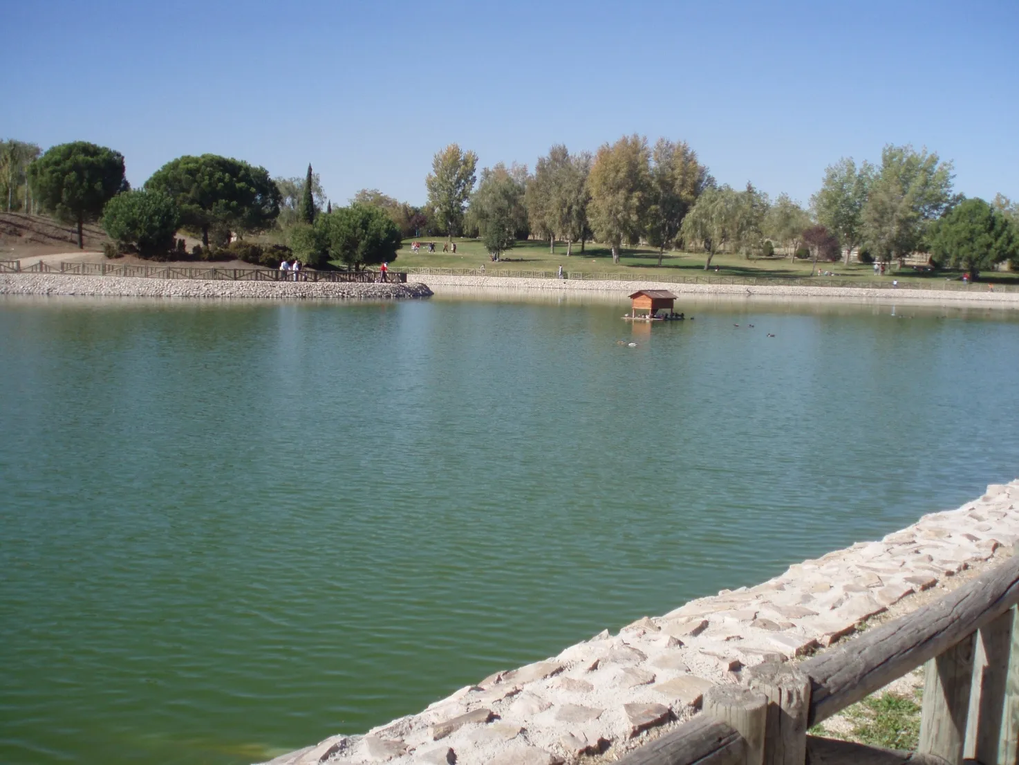 Photo showing: Lago del Parque del Sector 3 (Getafe, España).