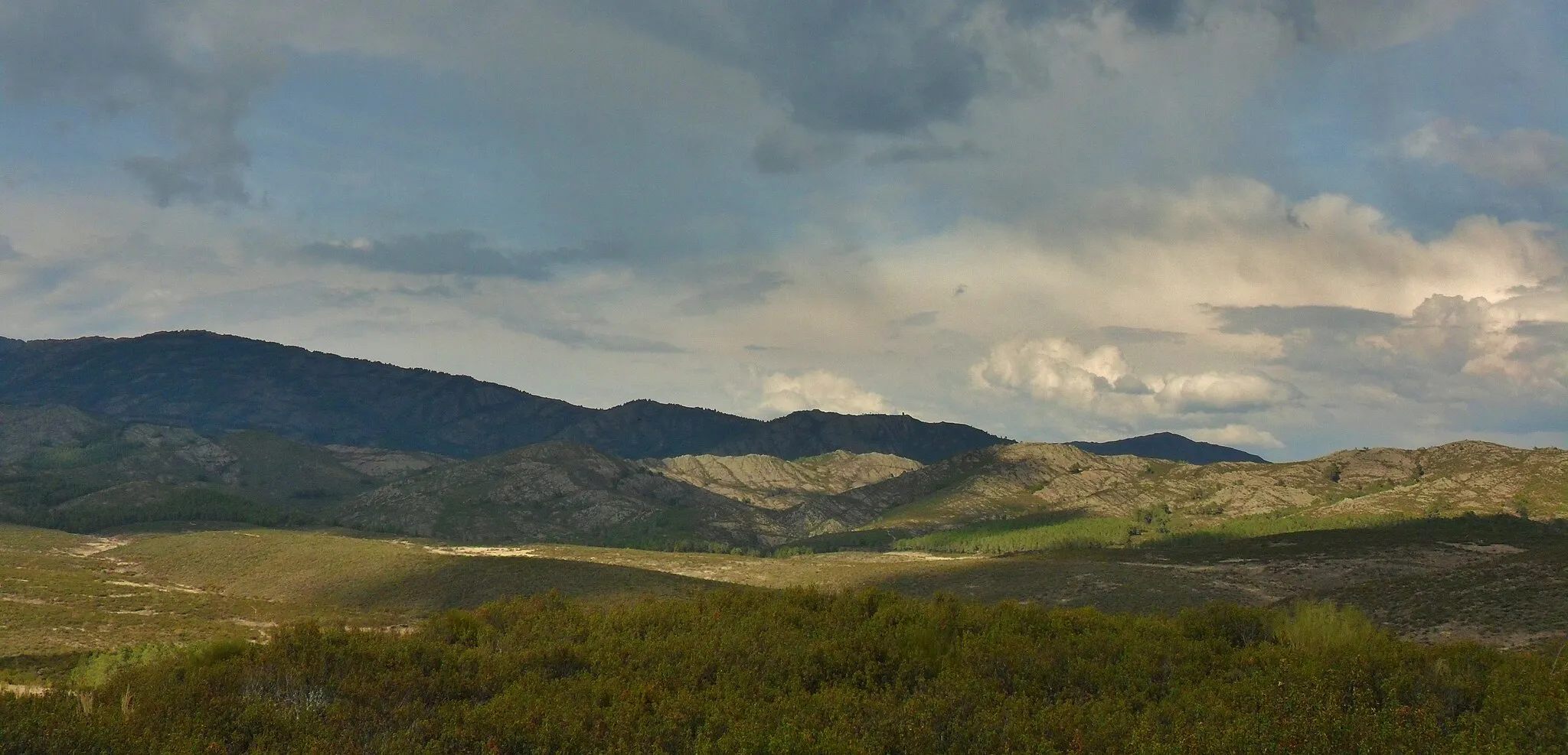 Photo showing: Vista de la Sierra de la Concha en Valdepeas de la Sierra