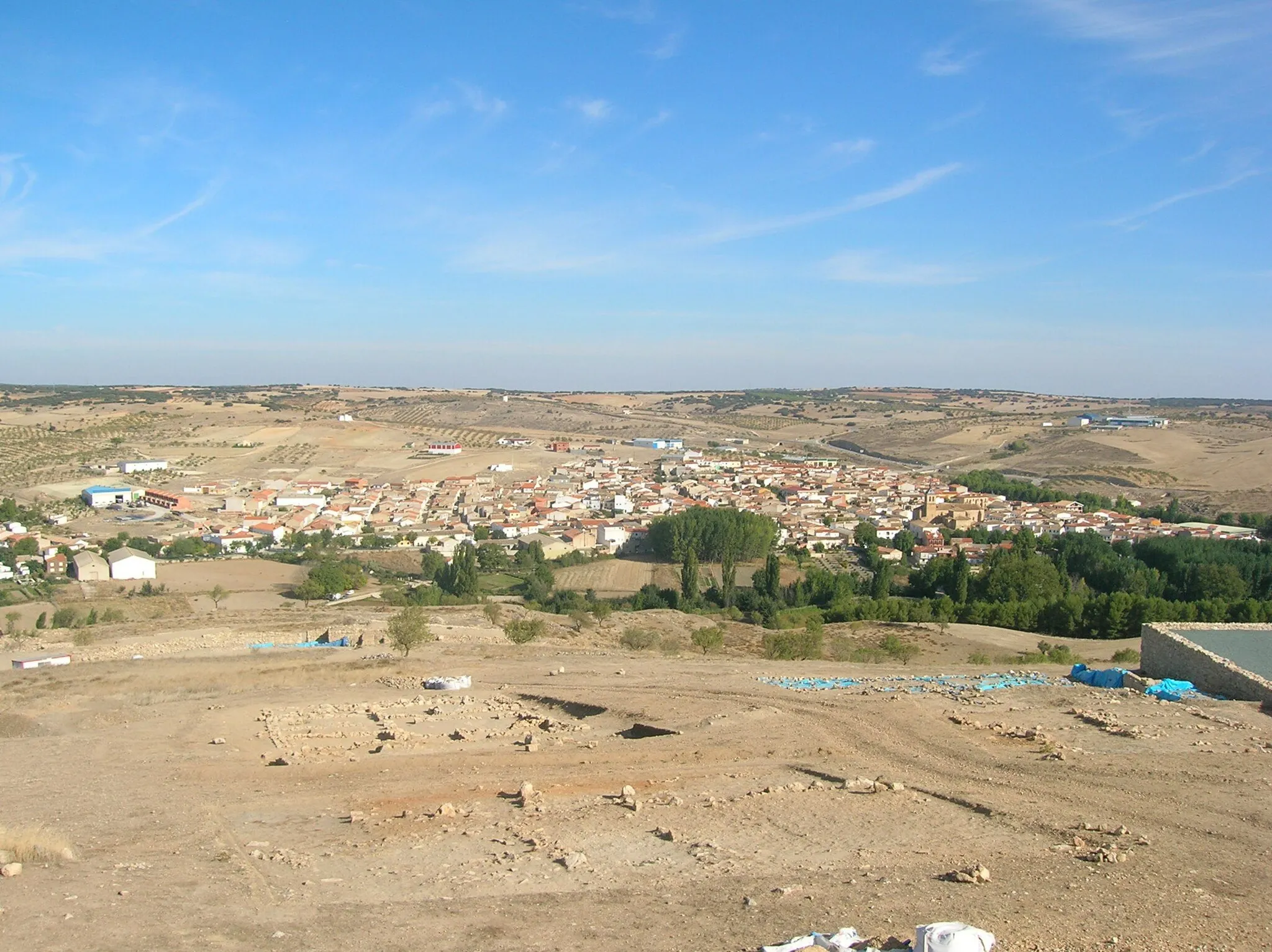 Photo showing: Panorámica general de ciudsad ibero-romana de Libisosa y la Villa de Lezuza (Albacete, España)