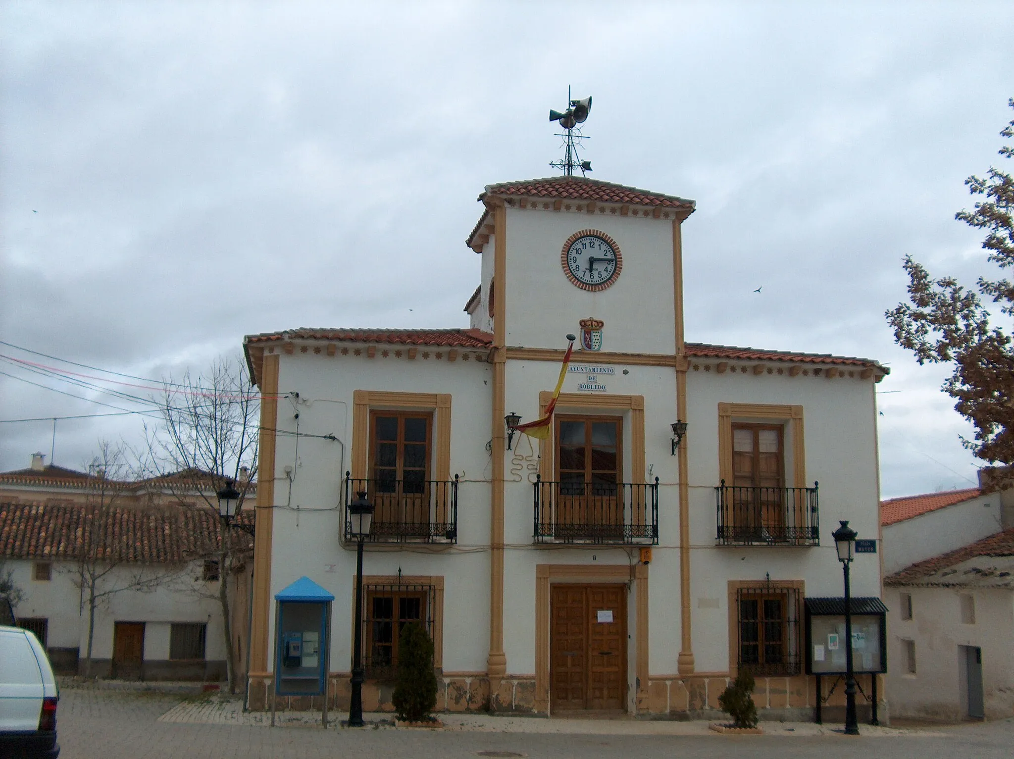 Photo showing: Fotografía propia

Ayuntamiento de Robledo
