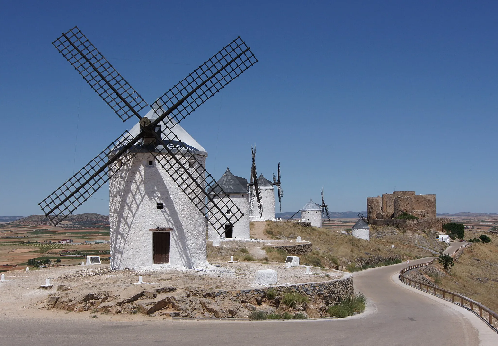 Photo showing: Windmills in Consuegra, La Mancha, Spain