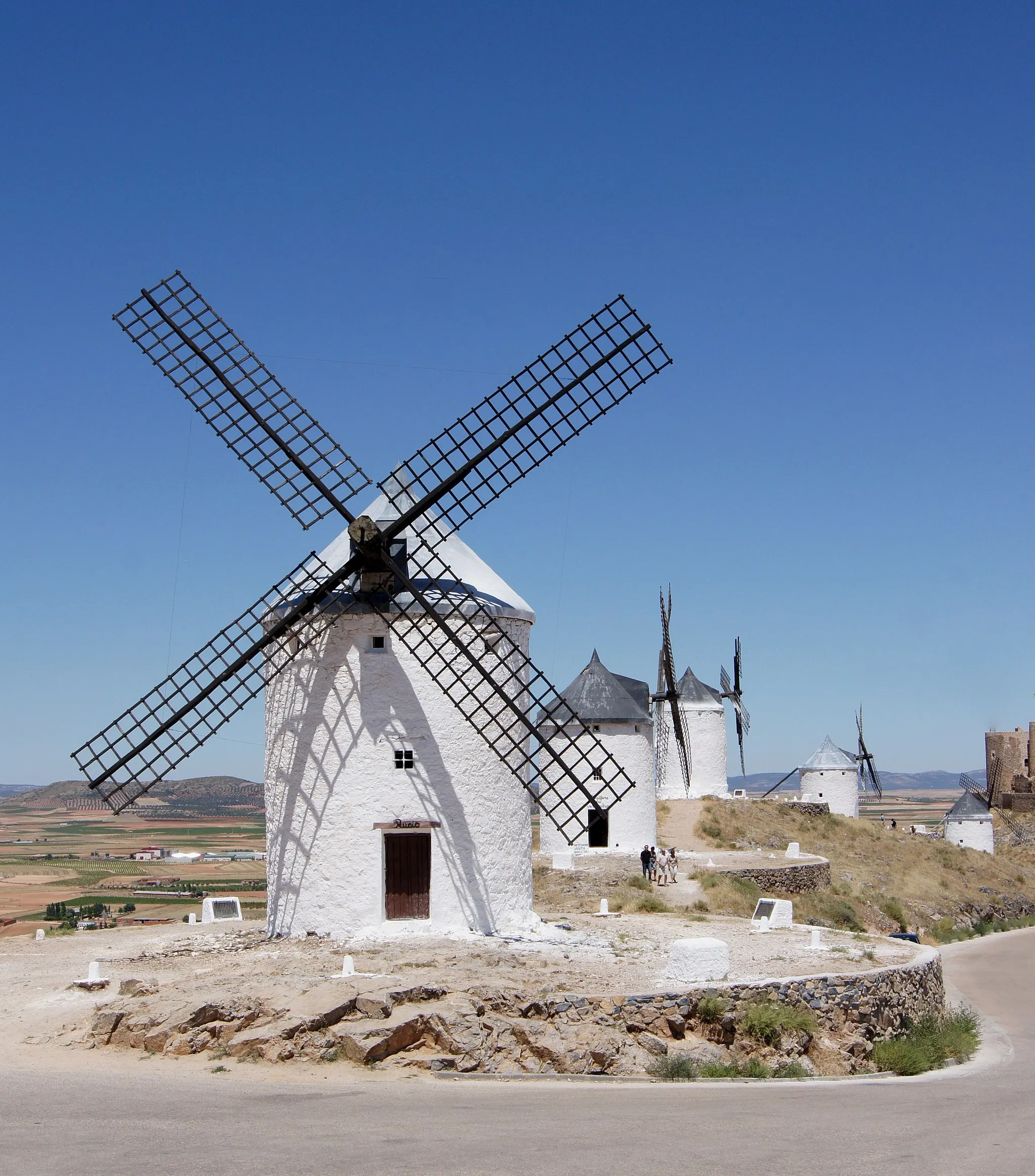 Photo showing: windmills on the hill of Consuegra, Castile La Mancha, Spain. The one in foreground is named "Rucio"