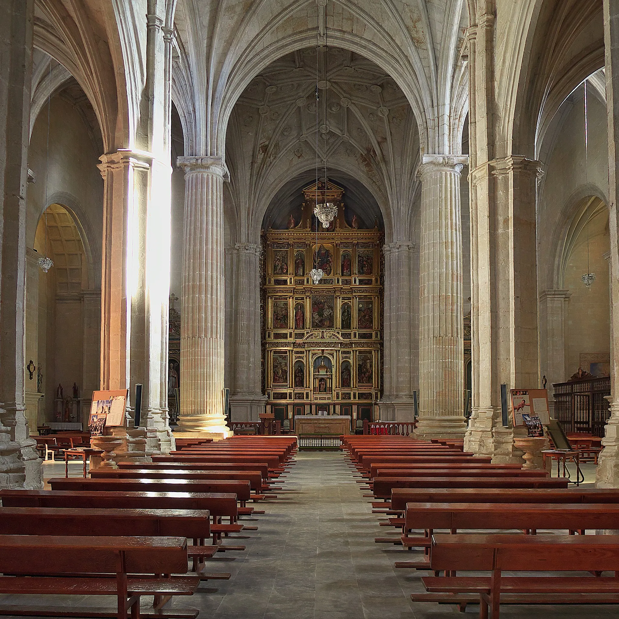 Photo showing: Se desconoce el autor de las primitivas trazas de finales del siglo XV. Comenzada por los pies, se observa, por los distintos estilos arquitectónicos, las distintas fases constructivas. Atribuída a Andrés de Vandelvira, la finalizó el maestro de cantería Juan de Orzollo (s. XVI)