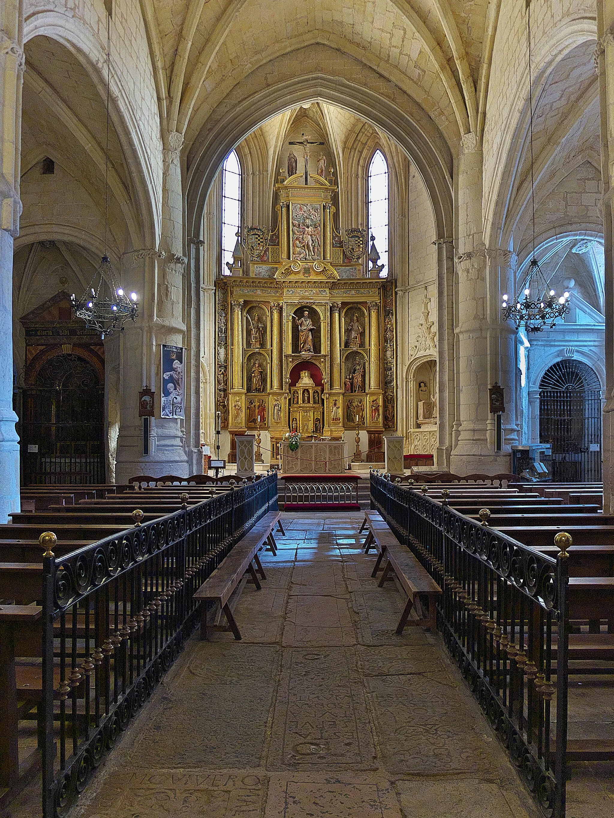 Photo showing: El marqués de Villena, Juan Pacheco, encarga a los maestros vizcaínos Bonifacio Martín y Marquina el replanteamiento de la iglesia (1459)