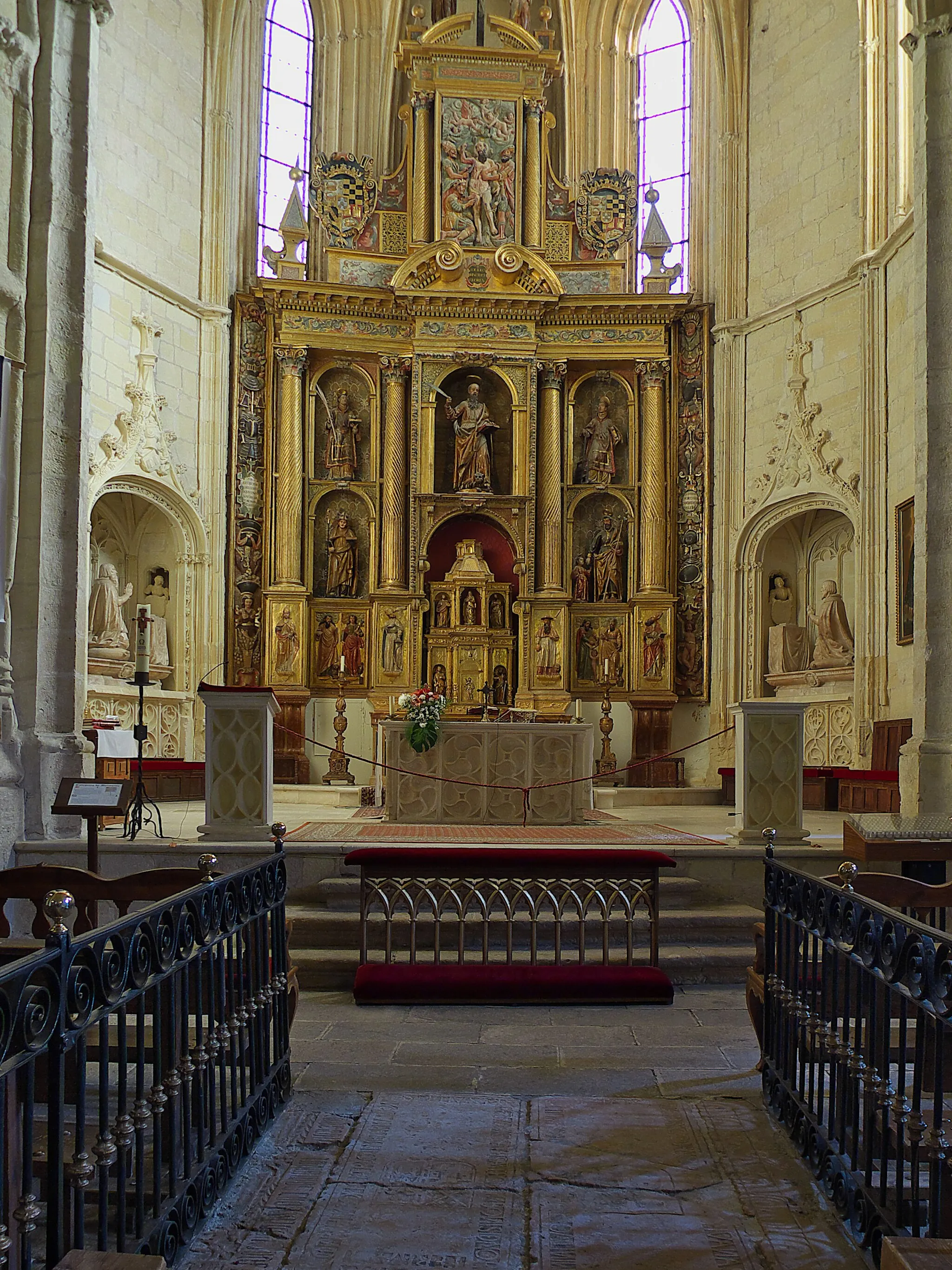 Photo showing: Presbiterio y retablo mayor de Hernando de Espinosa (s. XVII)