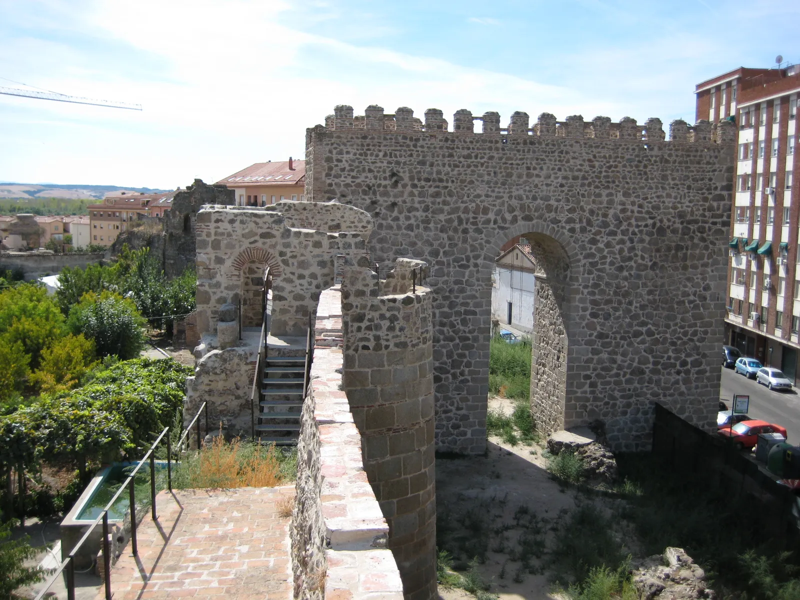 Photo showing: Muralla del monasterio de San Benito en Talavera de la Reina, España