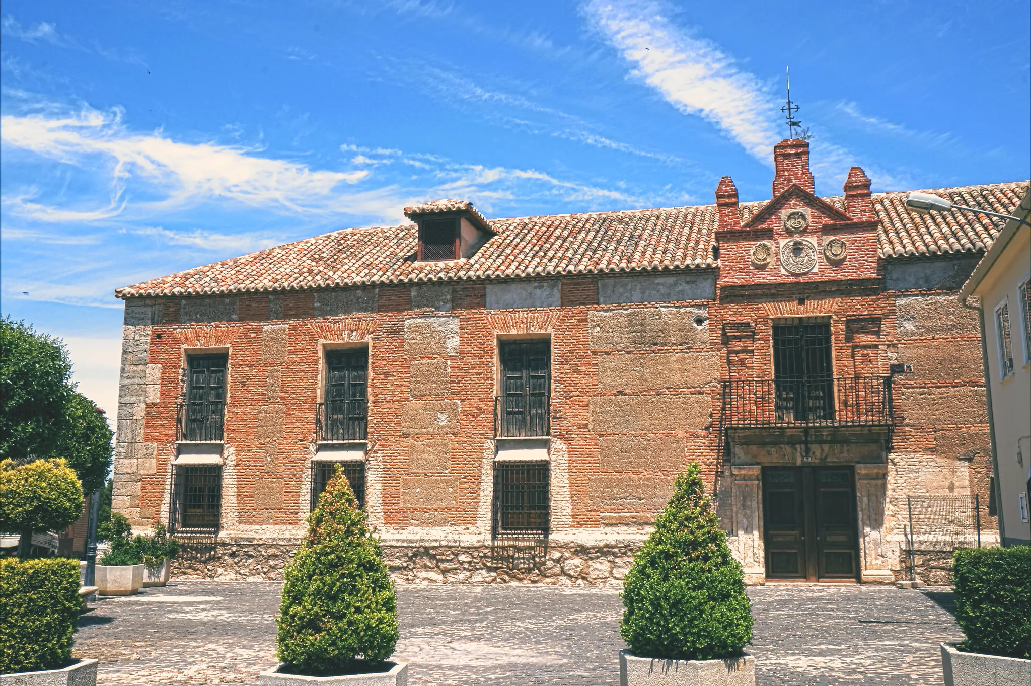 Photo showing: Fachada del Palacio de Clavería, o del Norte.