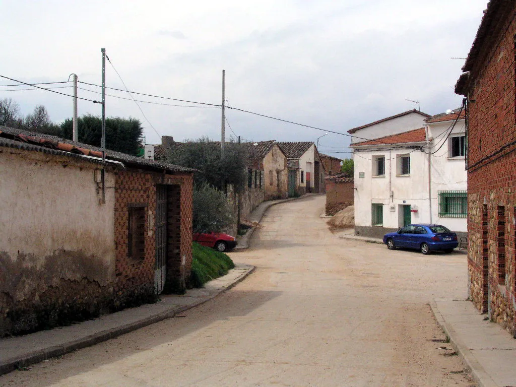 Photo showing: Malaguilla, Provincia de Guadalajara, Castilla-La Mancha, Spain. Street scene.

The photo was taken the 8th of April 2004 by Håkan Svensson (Xauxa).