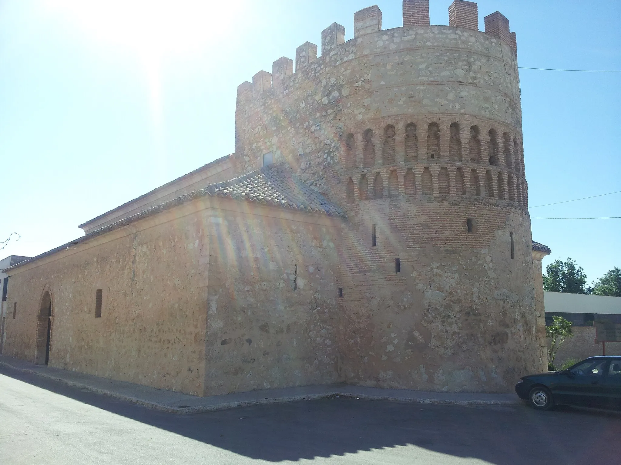 Photo showing: Iglesia de Arenas de San Juan, Monumento Histórico Nacional, fue primero Torre de observación romana al lado de la vía romana hacia Tarragona, después mezquita y posteriormente Iglesia