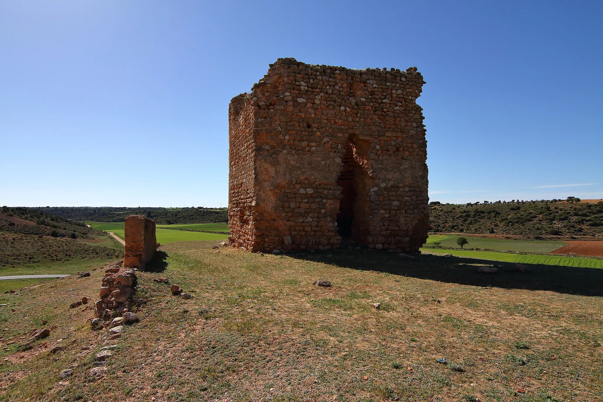 Photo showing: Valhermoso de la Fuente, torre castillo mediaval, 01