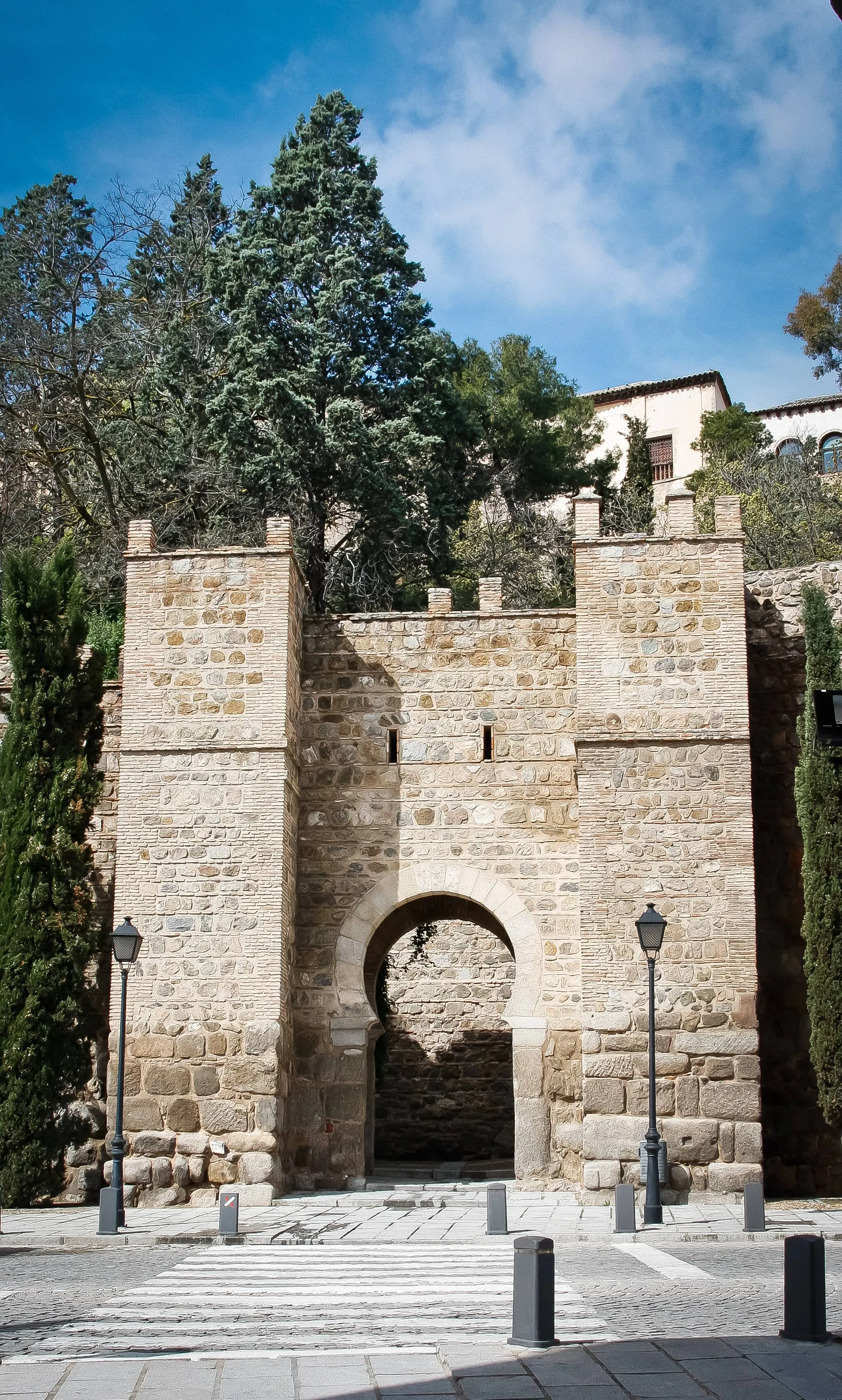 Photo showing: Puerta de la Antigua Plaza de Armas del Puente de Alcántara