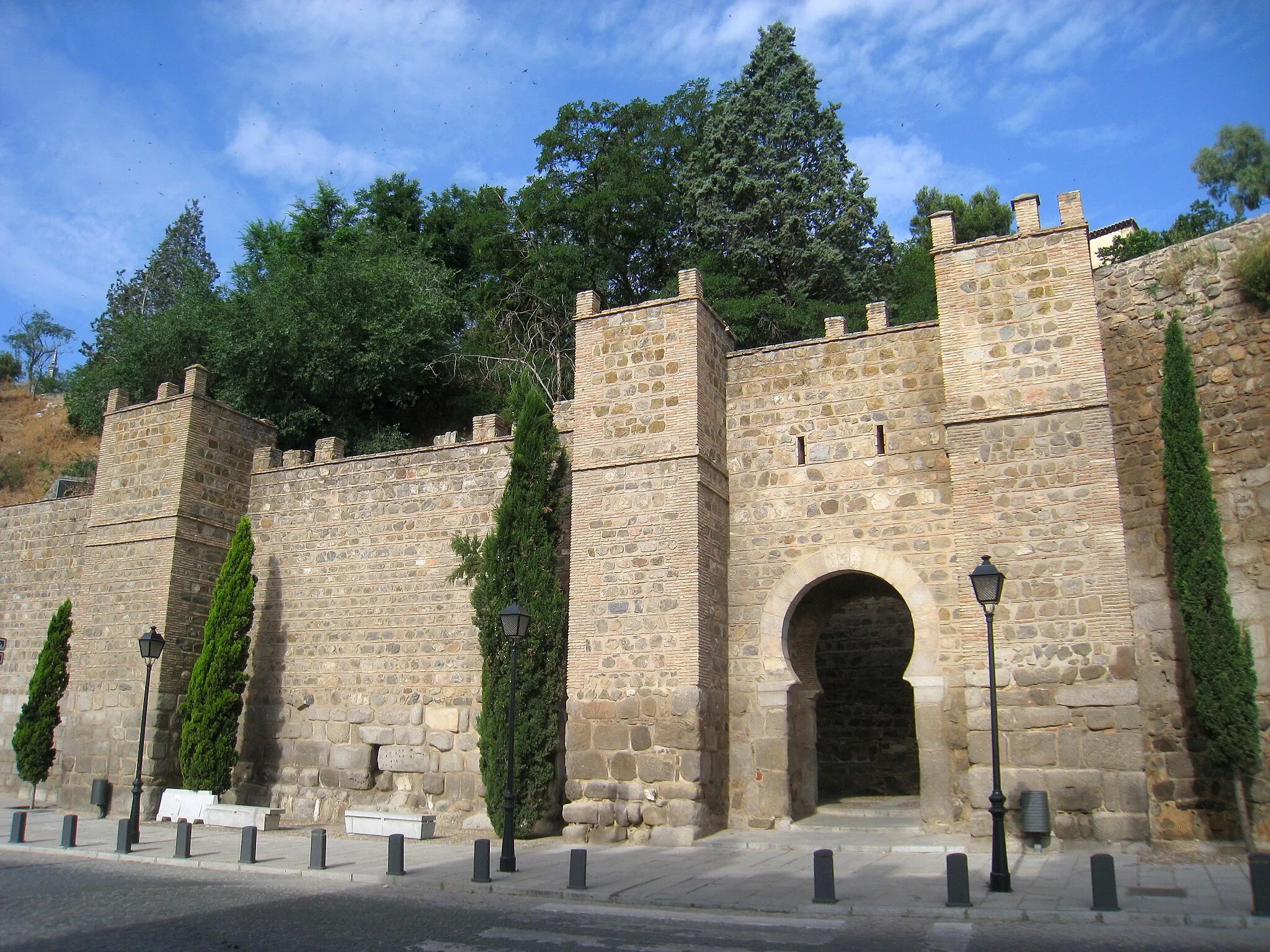 Photo showing: Wall near Puente de Alcantara, Toledo, Spain.