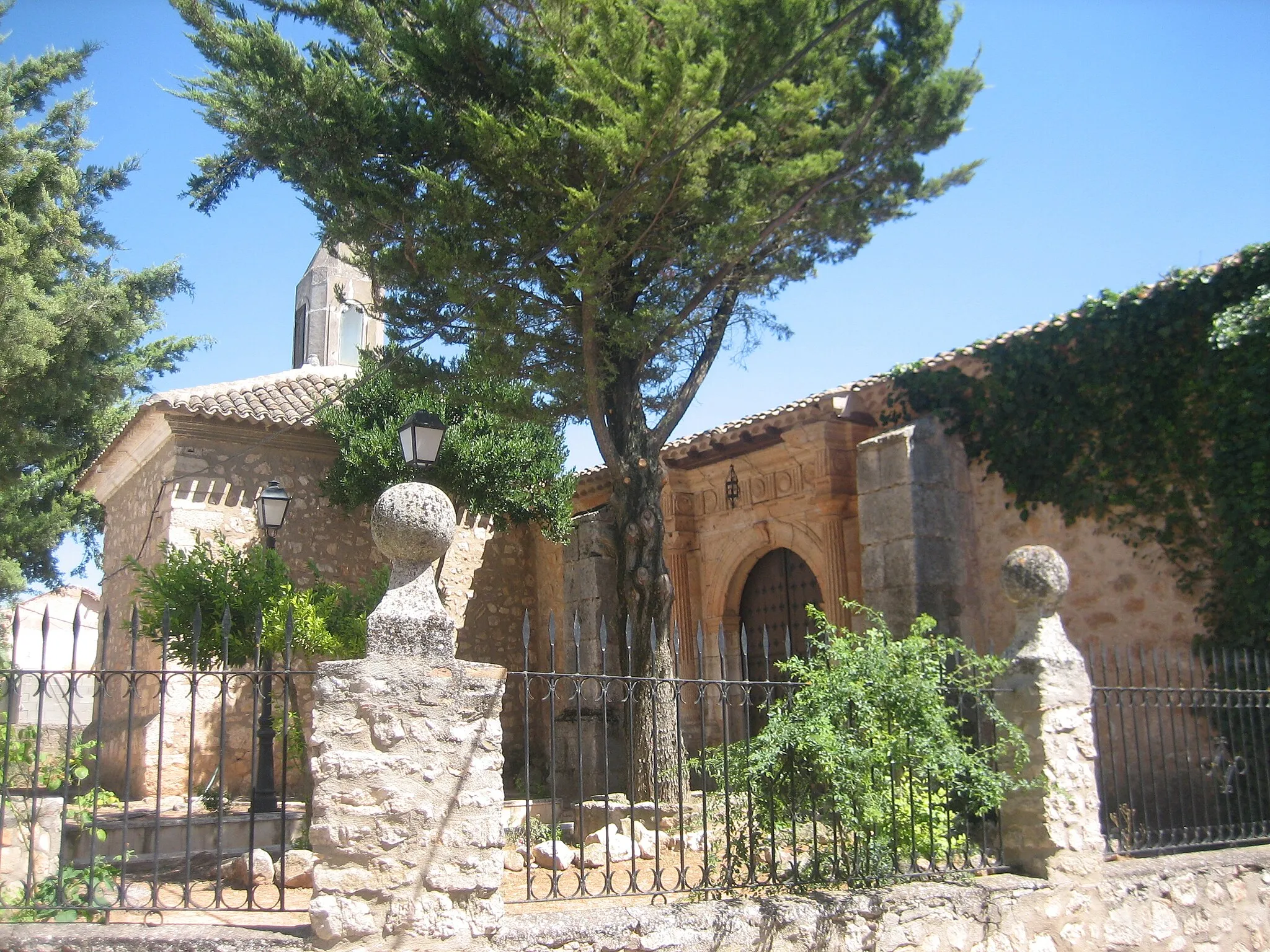 Photo showing: Vista exterior de la Iglesia de la Asunción de Atalaya del Cañavate