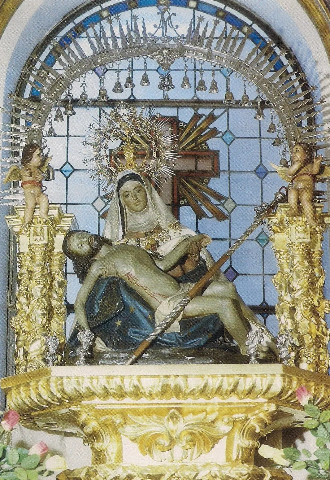 Photo showing: Imagen de la Virgen de la Piedad, en su capilla de la iglesia de San Pedro Apóstol de Santa Olalla