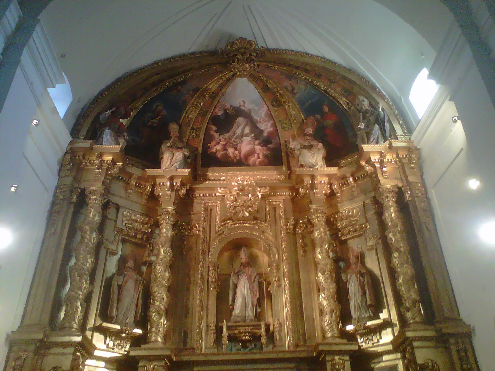 Photo showing: Vista de la Parte superior del retablo barroco de la iglesia de San Julián.