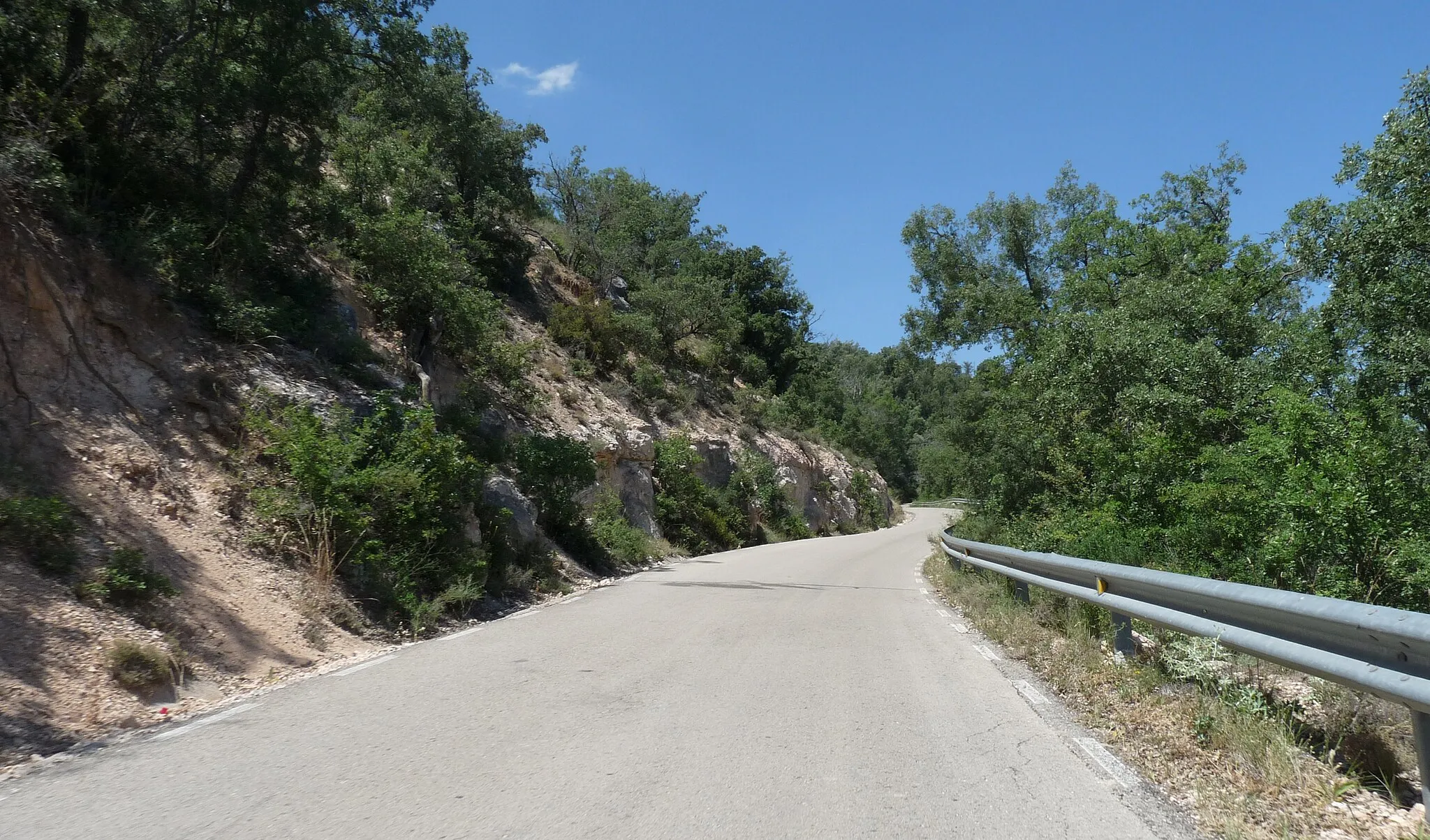 Photo showing: Carretera GU-907 a la salida de Caspueñas, vista al norte.
