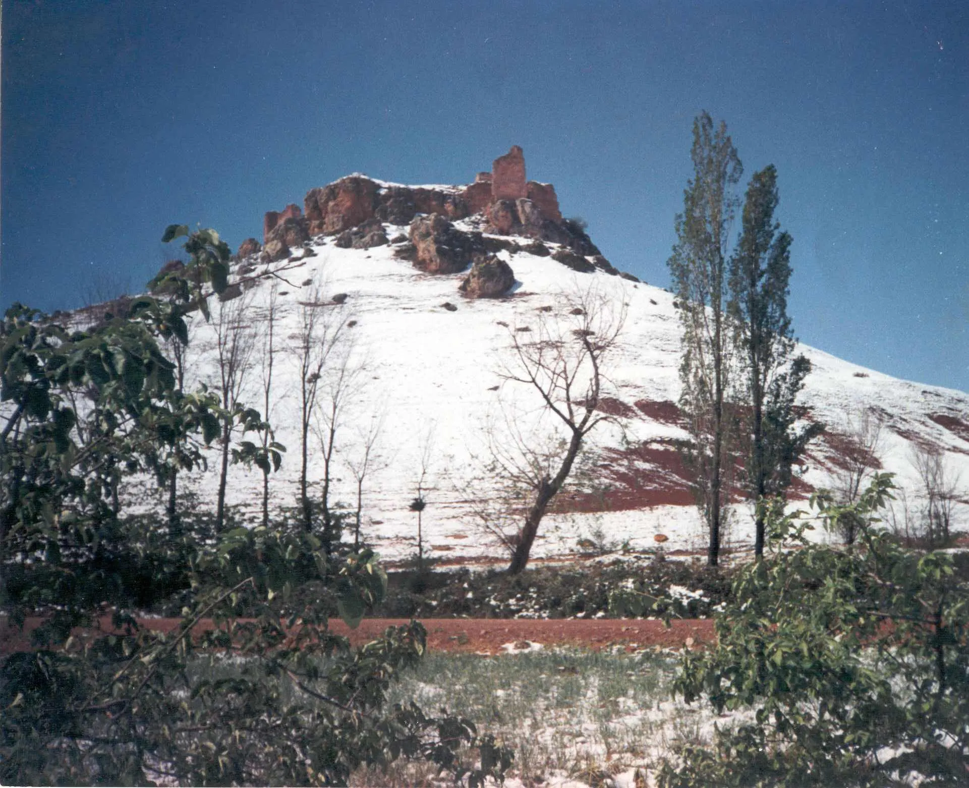 Photo showing: Castillo de la Estrella nevado.

Castillo de la Estrella en la localidad de Montiel, provincia de Ciudad Real, comunidad autónoma de Castilla-La Mancha en España.