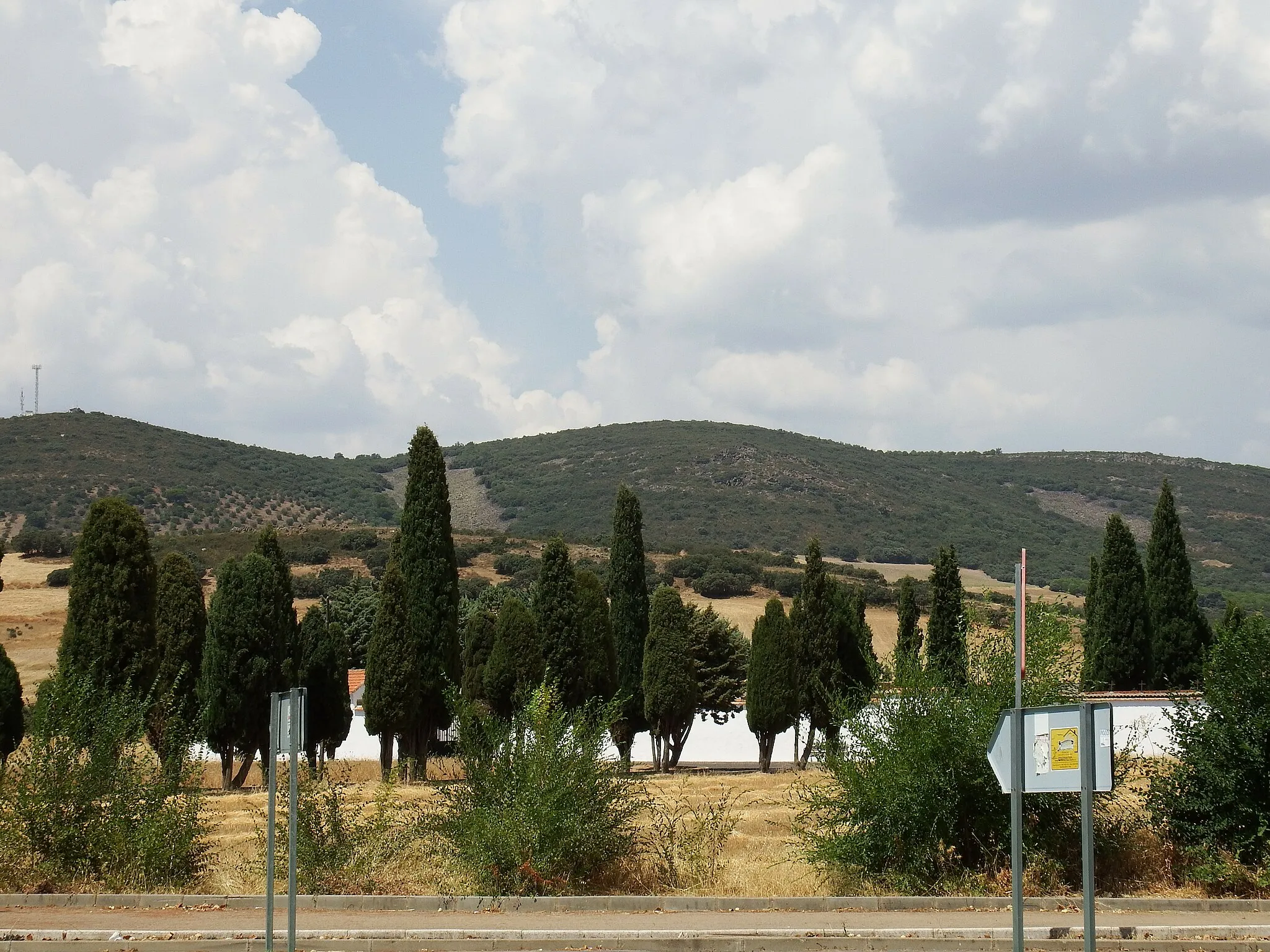 Photo showing: Los Cortijos, en la parte central entre los dos núcleos poblacionales.