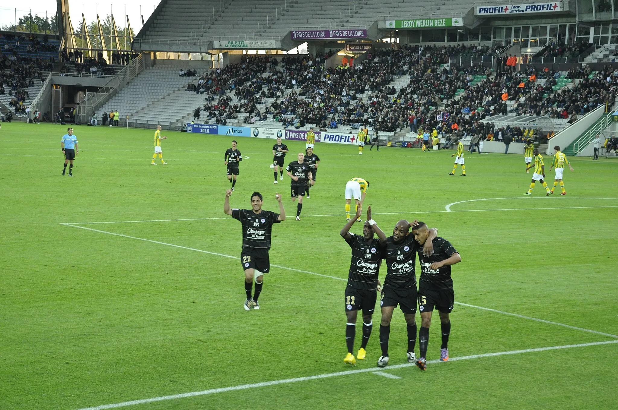 Photo showing: Premier but du stade Malherbe de Caen lors de la dernière journée de championnat face au FC Nantes le 4 mai 2010. From left to right : fr:Pablo Barzola, fr:Steeven Langil, fr:Kandia Traoré and fr:Youssef El-Arabi.