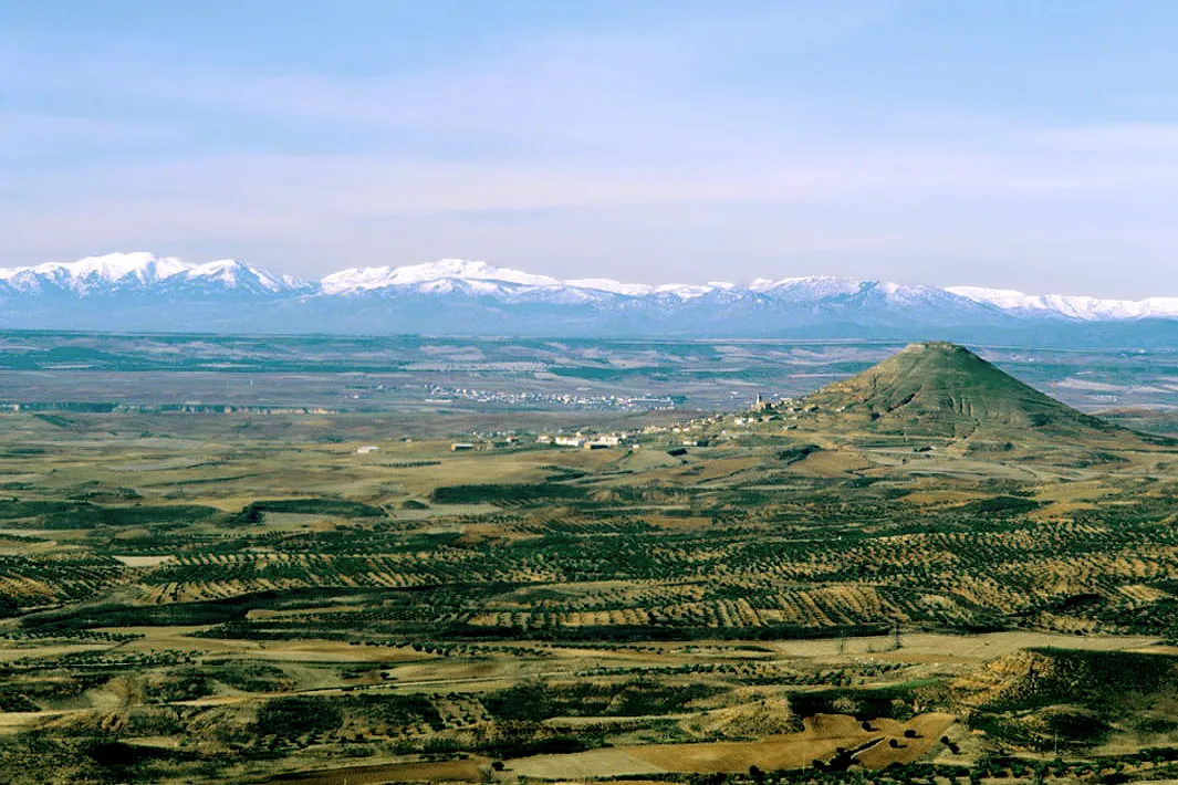 Photo showing: La Campiña Region with Hita; in the background, Ayllón Range. Guadalajara, Castile-La Mancha, Spain