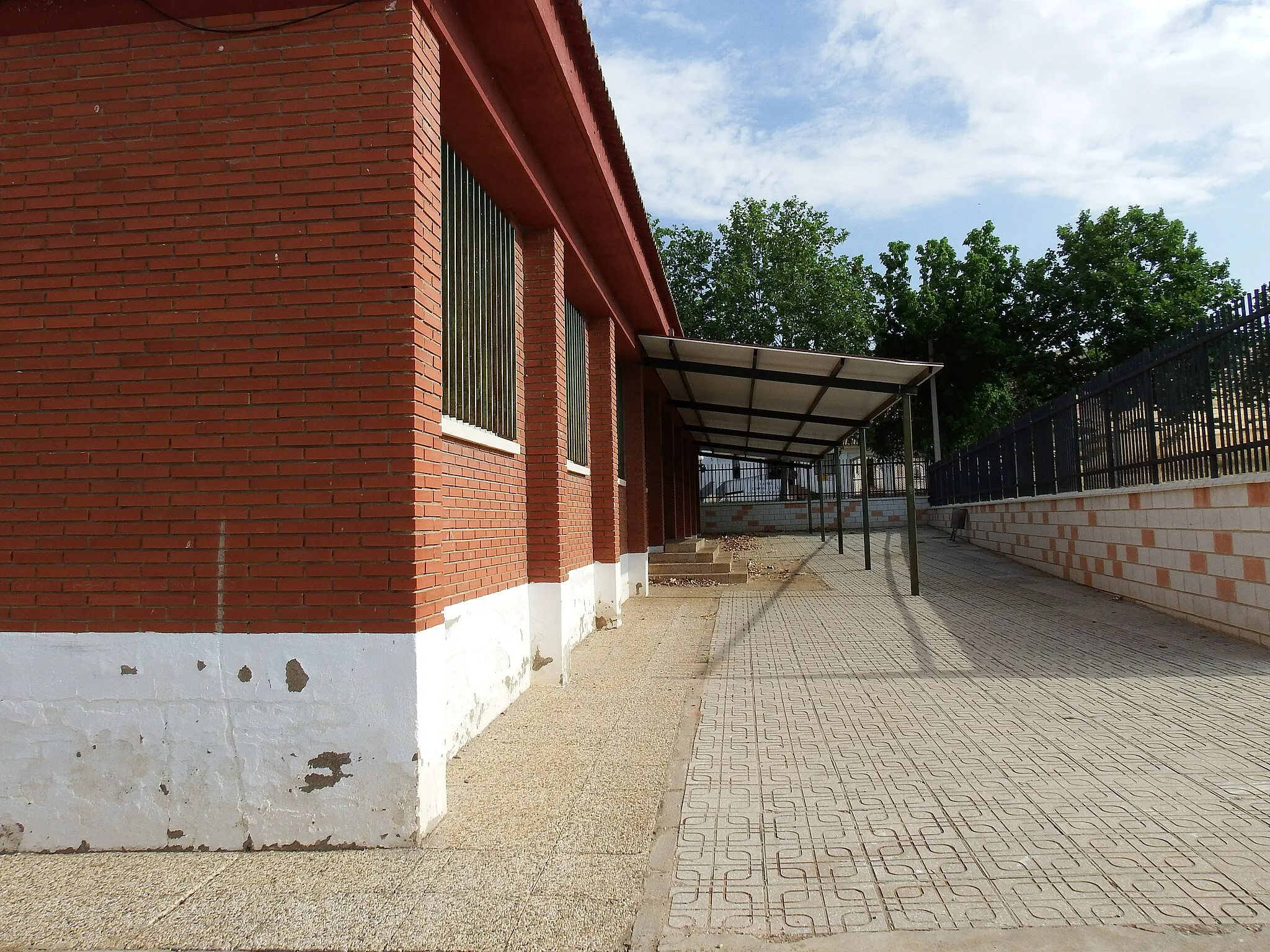 Photo showing: Villanueva de San Carlos, colegio público Nuestra Señora del Rosario.